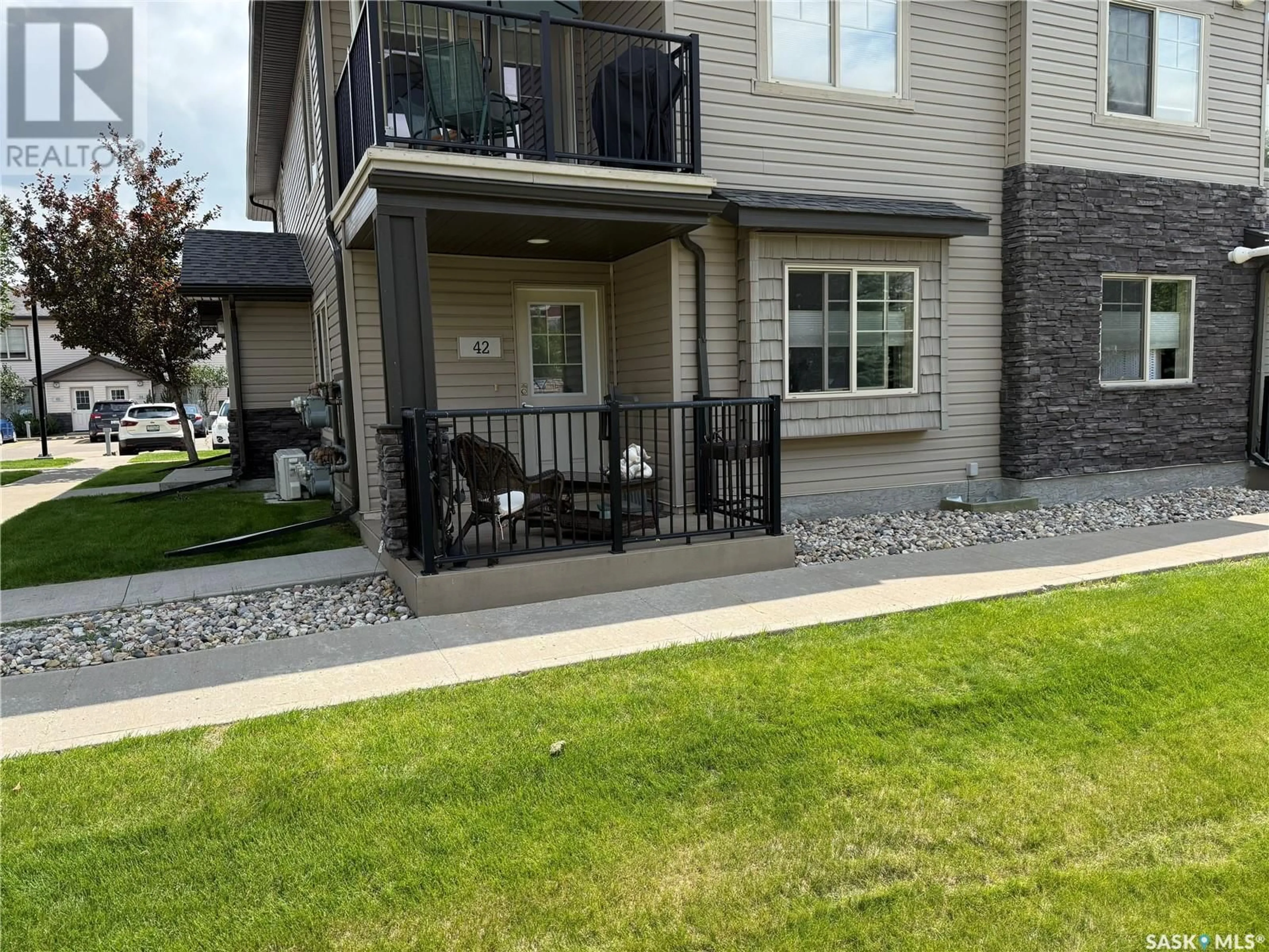 Patio, street for 42 - 5541 BLAKE CRESCENT, Regina Saskatchewan S4X0J1