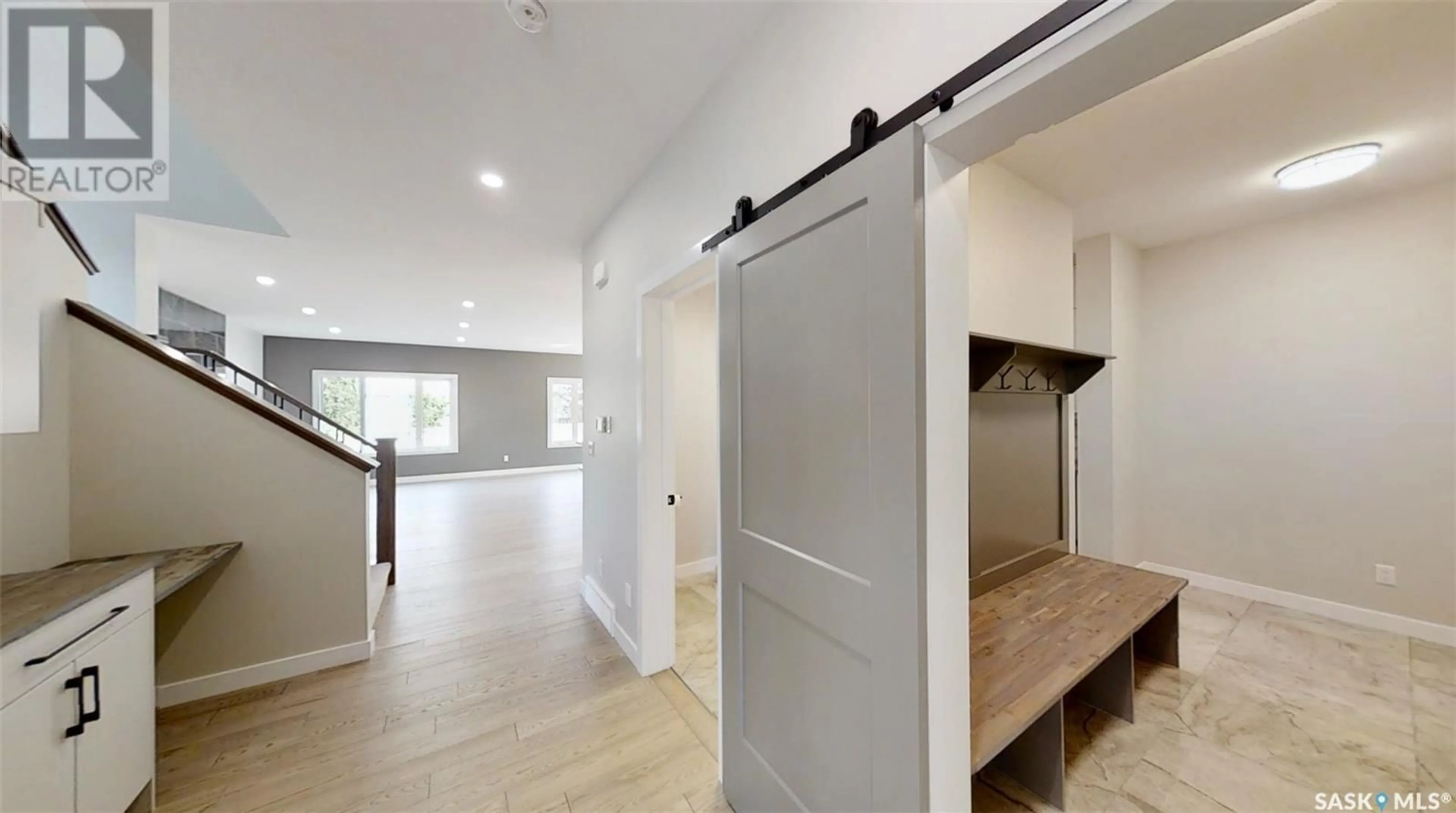 Indoor entryway for 184 HAVERSTOCK CRESCENT, Saskatoon Saskatchewan S7W0Z6