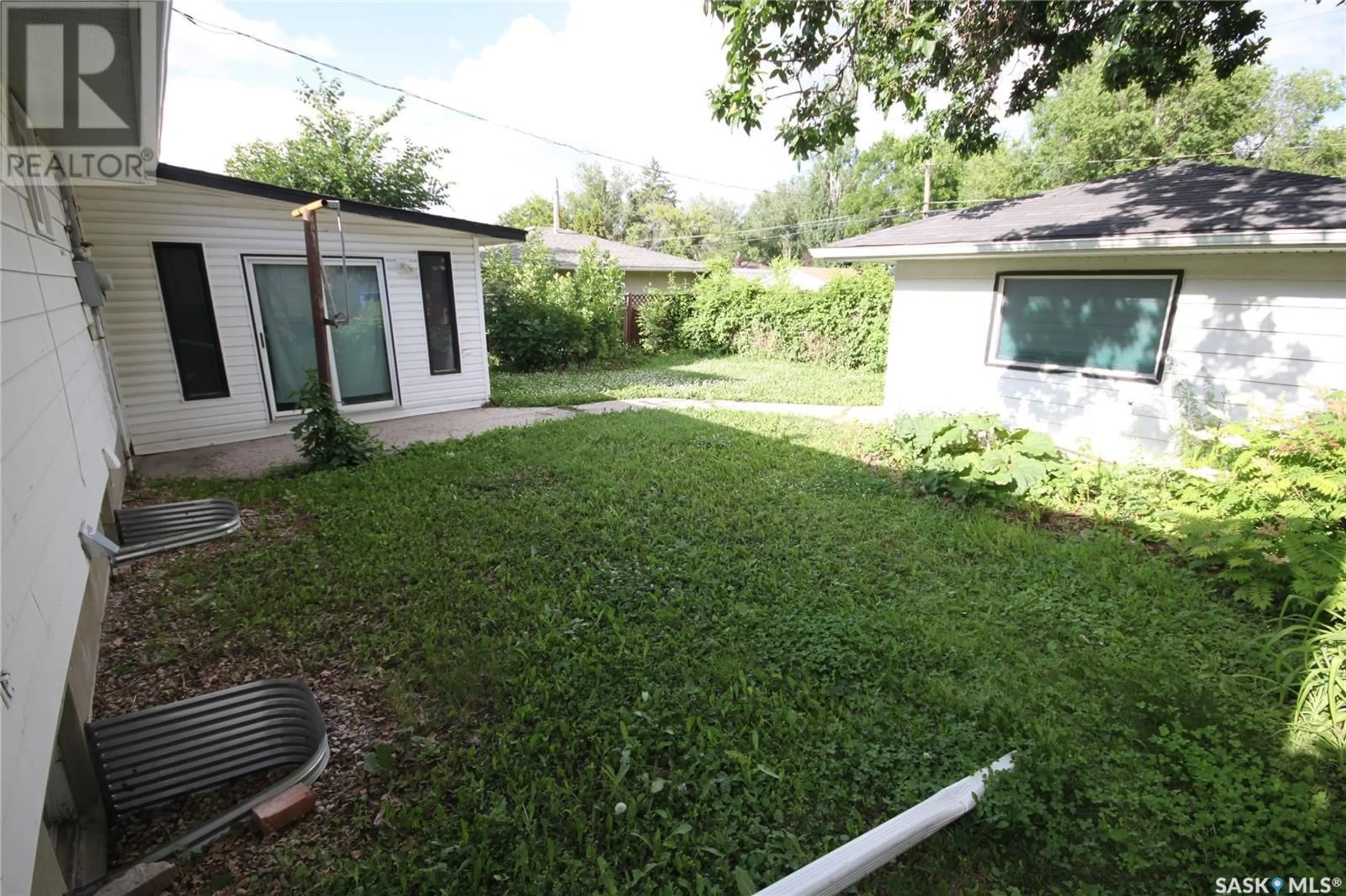 Patio, street for 151 SMITH STREET, Regina Saskatchewan S4R3B3