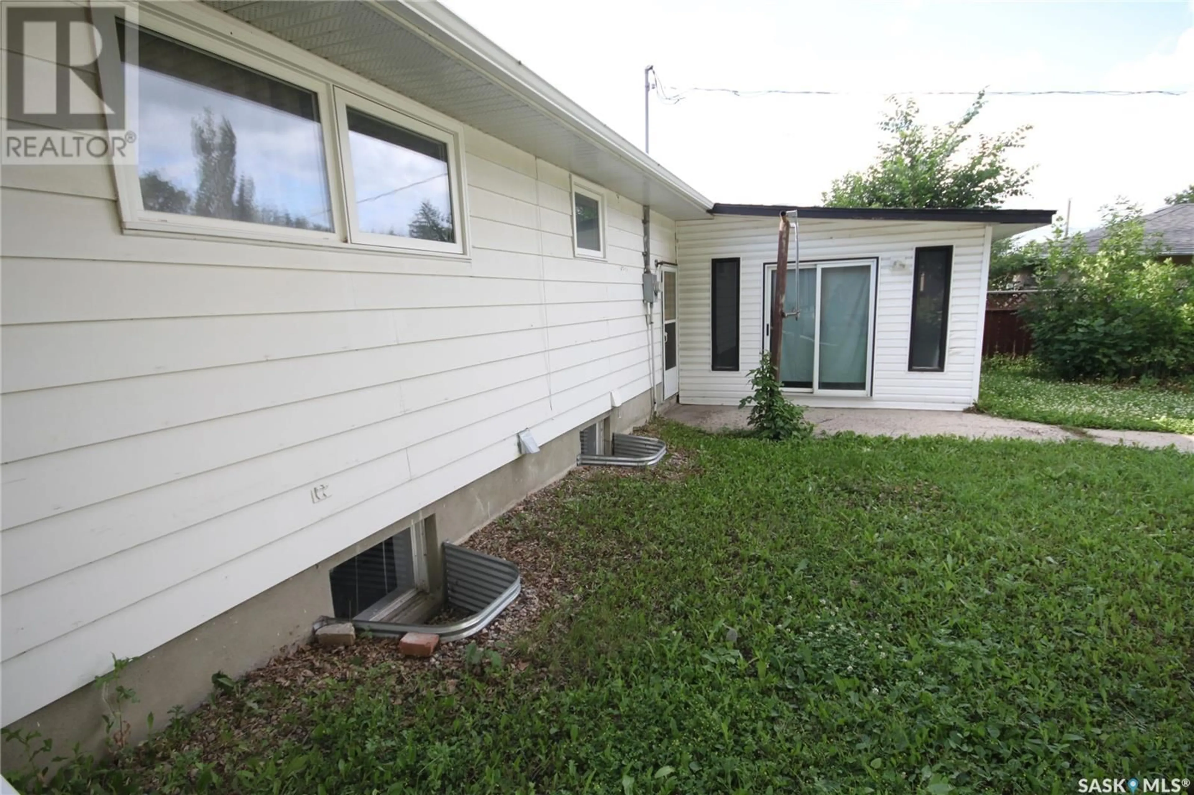 Patio, street for 151 SMITH STREET, Regina Saskatchewan S4R3B3