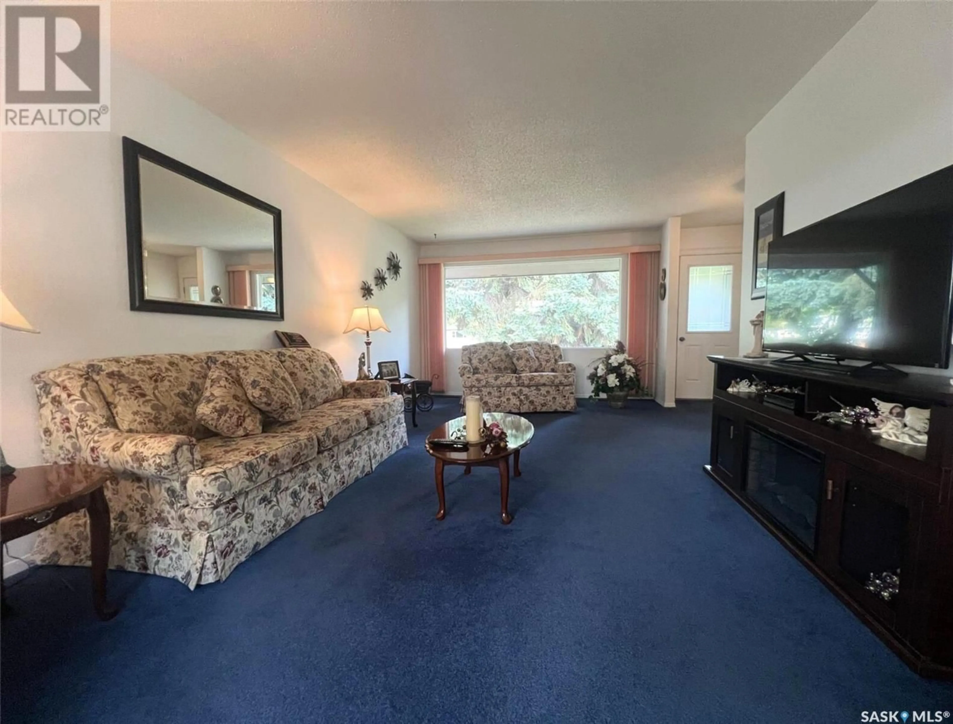 Living room with furniture, unknown for 552 GREY STREET E, Swift Current Saskatchewan S9H1W7