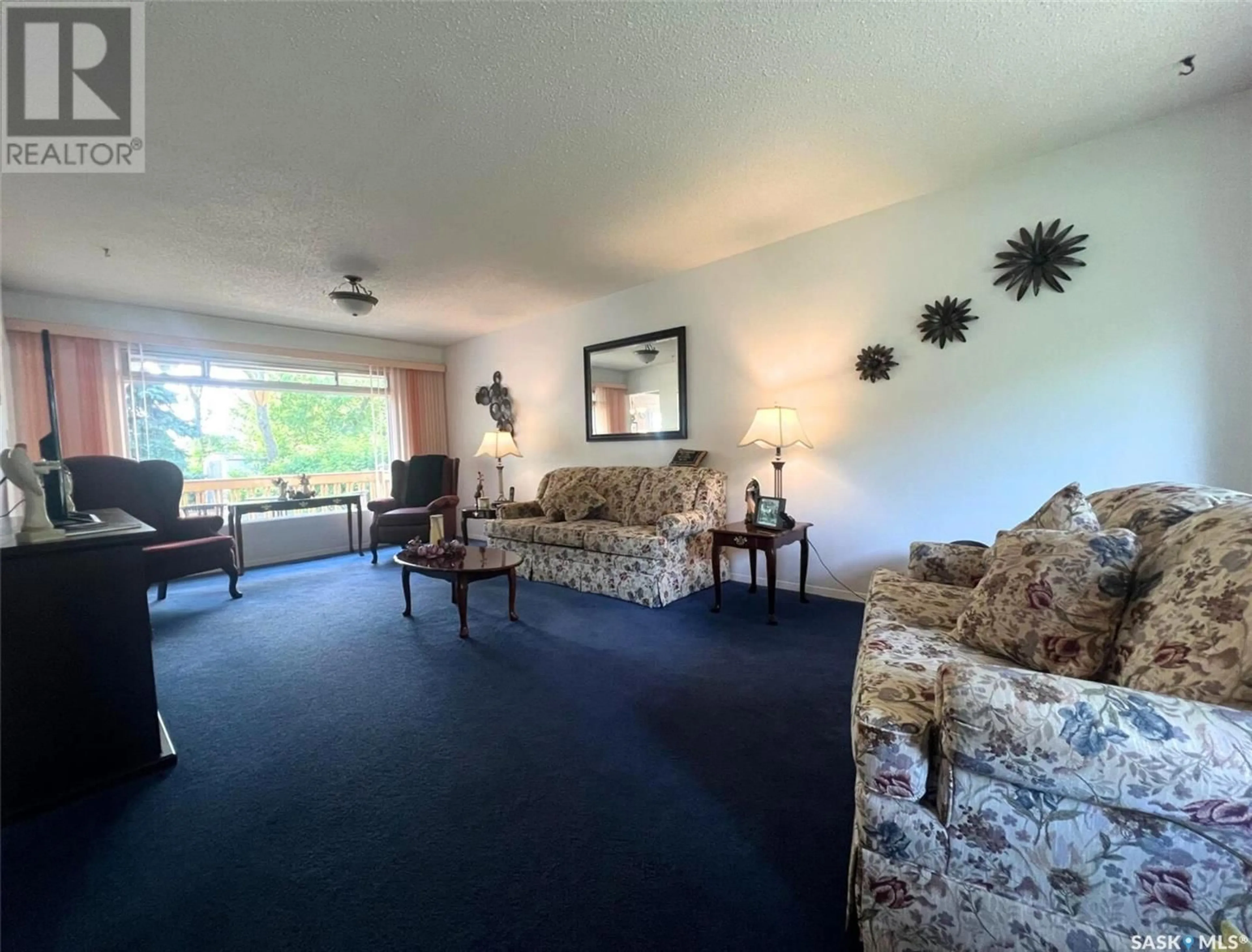 Living room with furniture, carpet floor for 552 GREY STREET E, Swift Current Saskatchewan S9H1W7