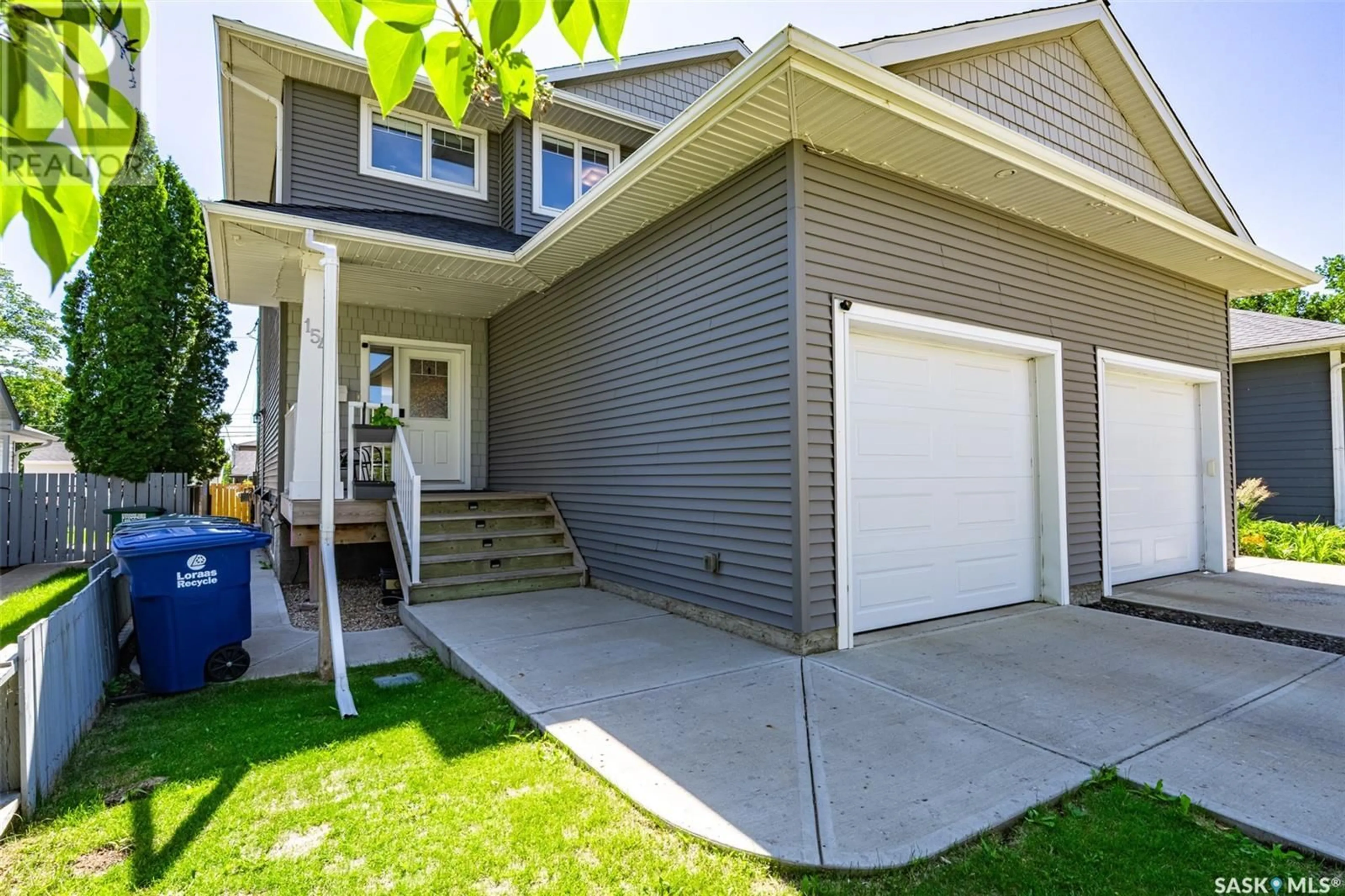 Home with vinyl exterior material, street for 1548 EMPRESS AVENUE, Saskatoon Saskatchewan S7K3G3