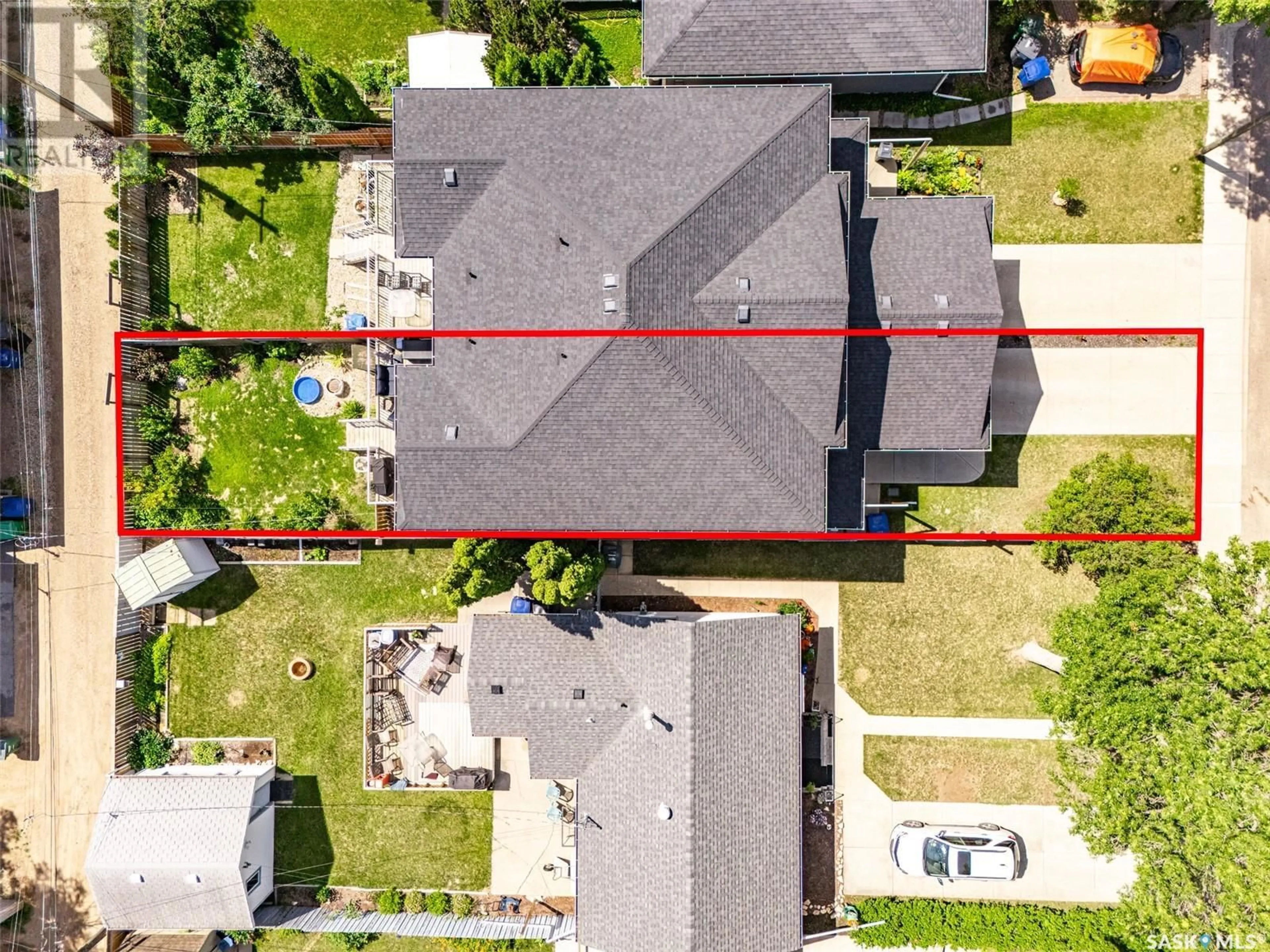 A pic from outside/outdoor area/front of a property/back of a property/a pic from drone, street for 1548 EMPRESS AVENUE, Saskatoon Saskatchewan S7K3G3
