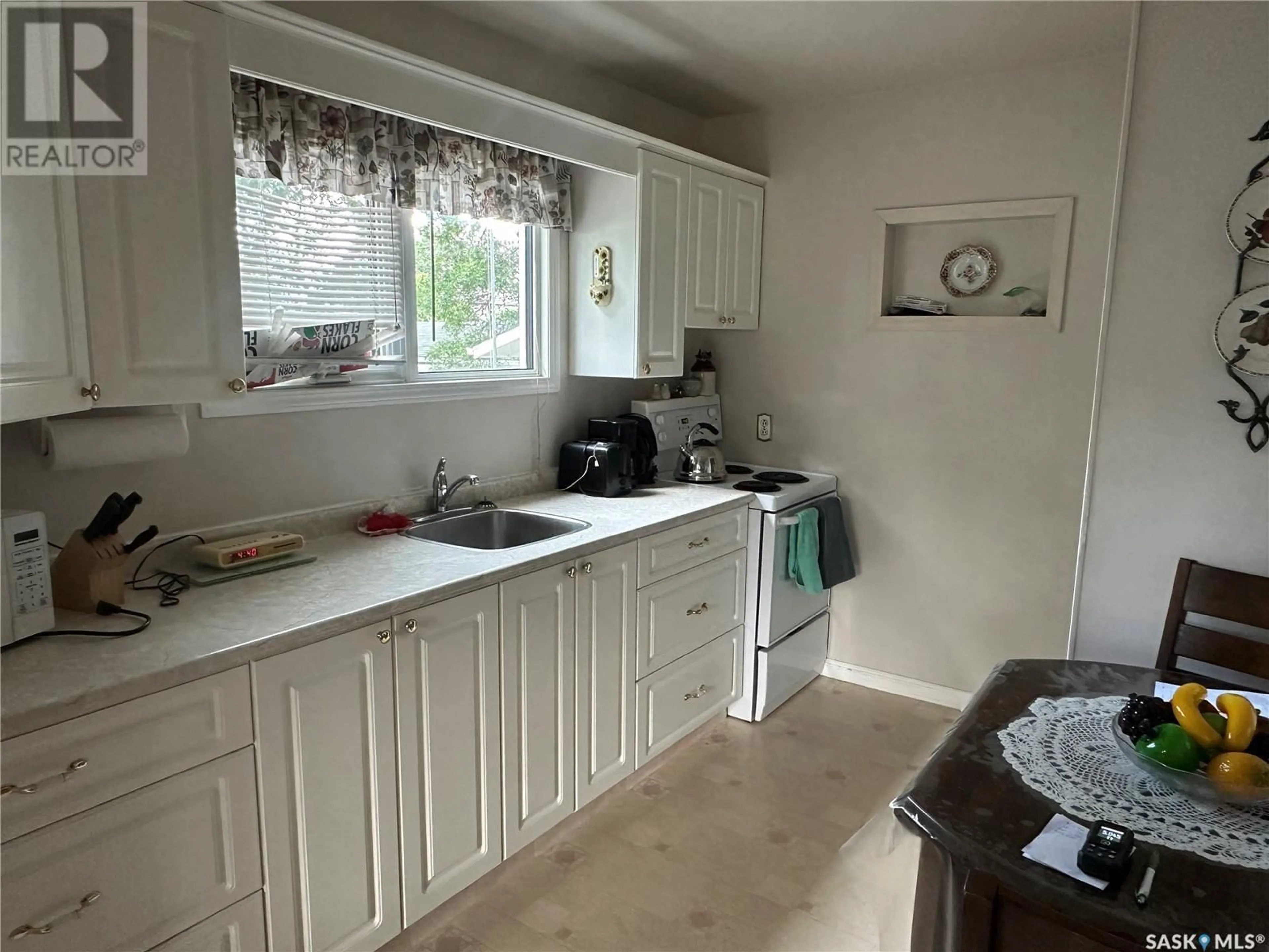 Standard kitchen, unknown for 55 12TH STREET, Weyburn Saskatchewan S4H1K4