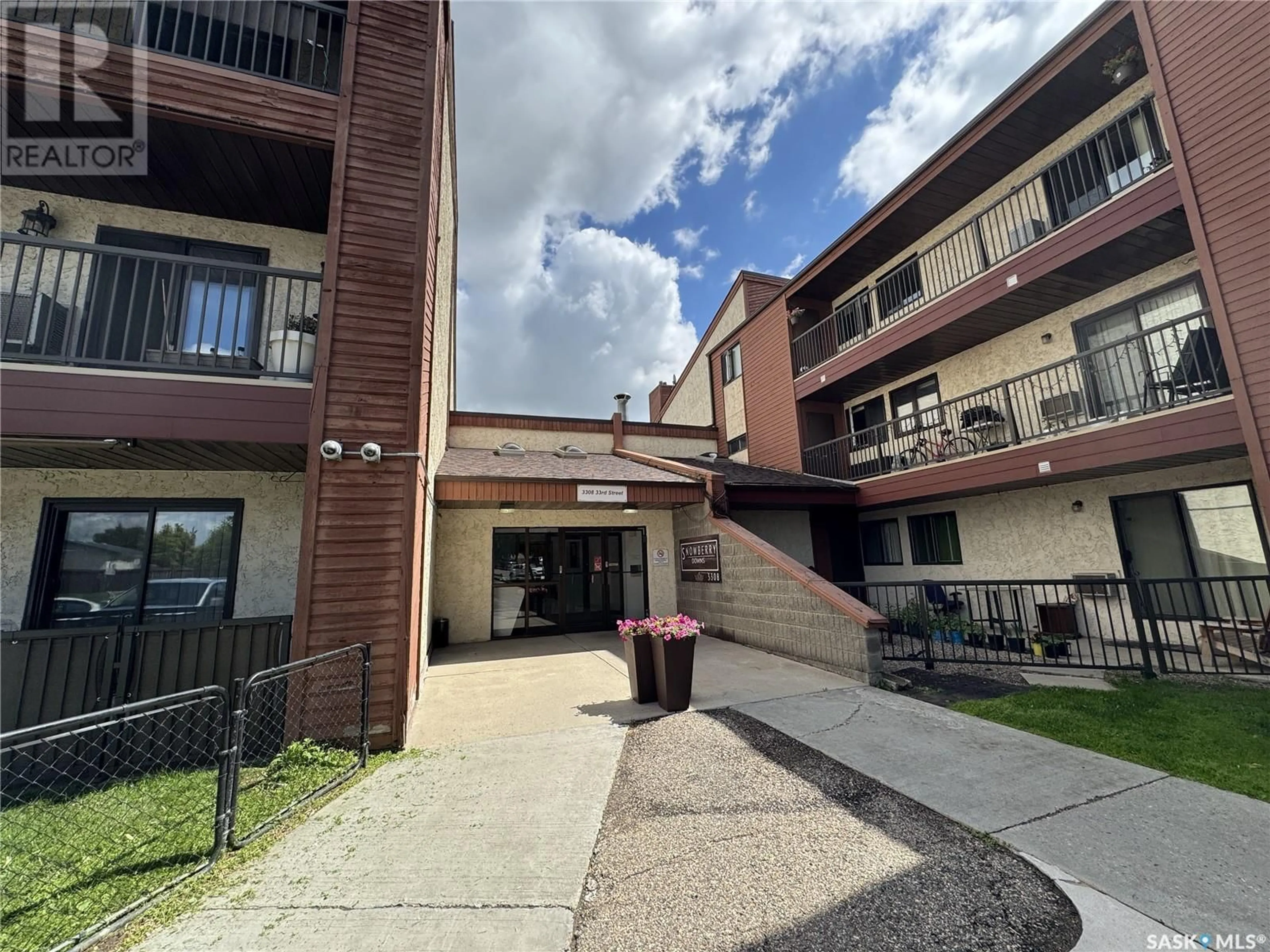 Patio, street for 205 - 3308 33RD STREET, Saskatoon Saskatchewan S7L6S6