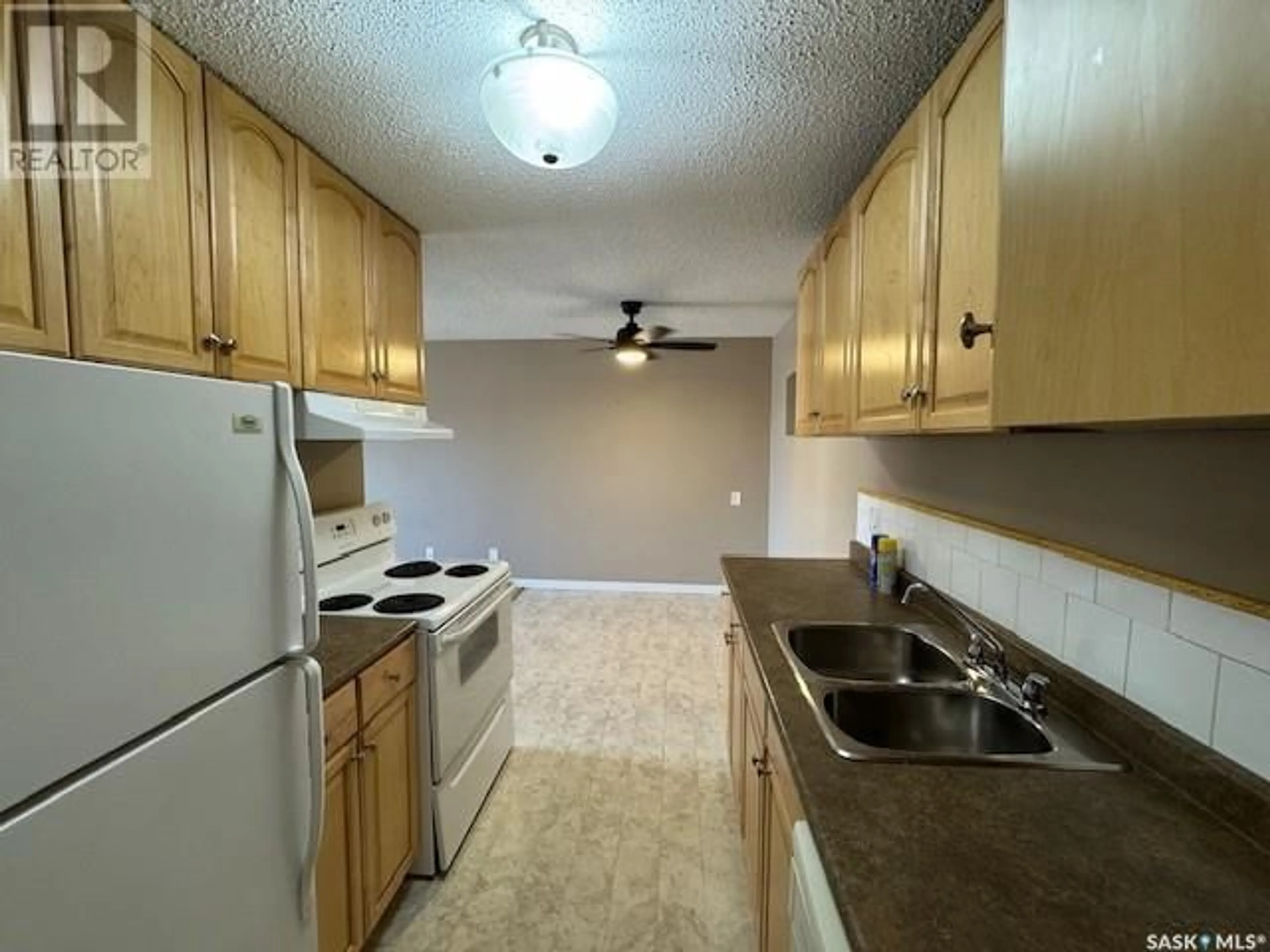 Standard kitchen, unknown for 205 - 3308 33RD STREET, Saskatoon Saskatchewan S7L6S6
