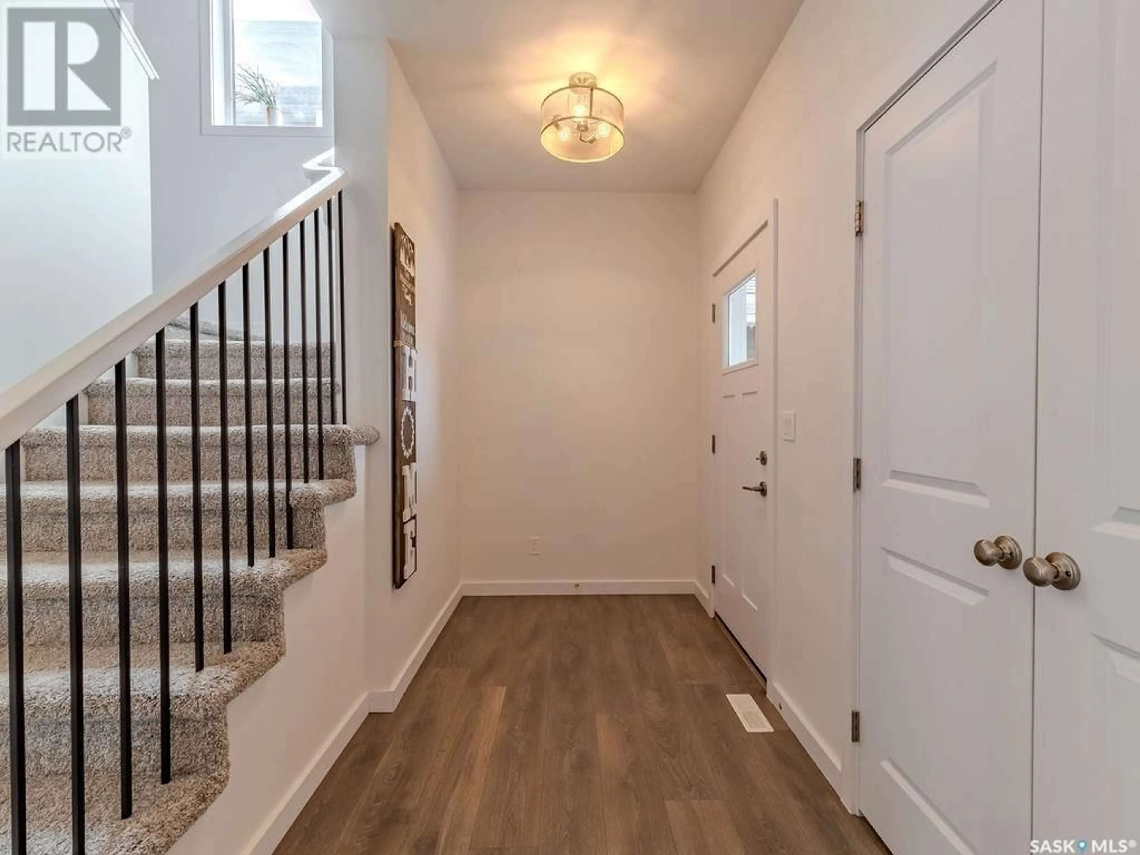 Indoor entryway for 598 MCFAULL CRESCENT, Saskatoon Saskatchewan S7V0T3
