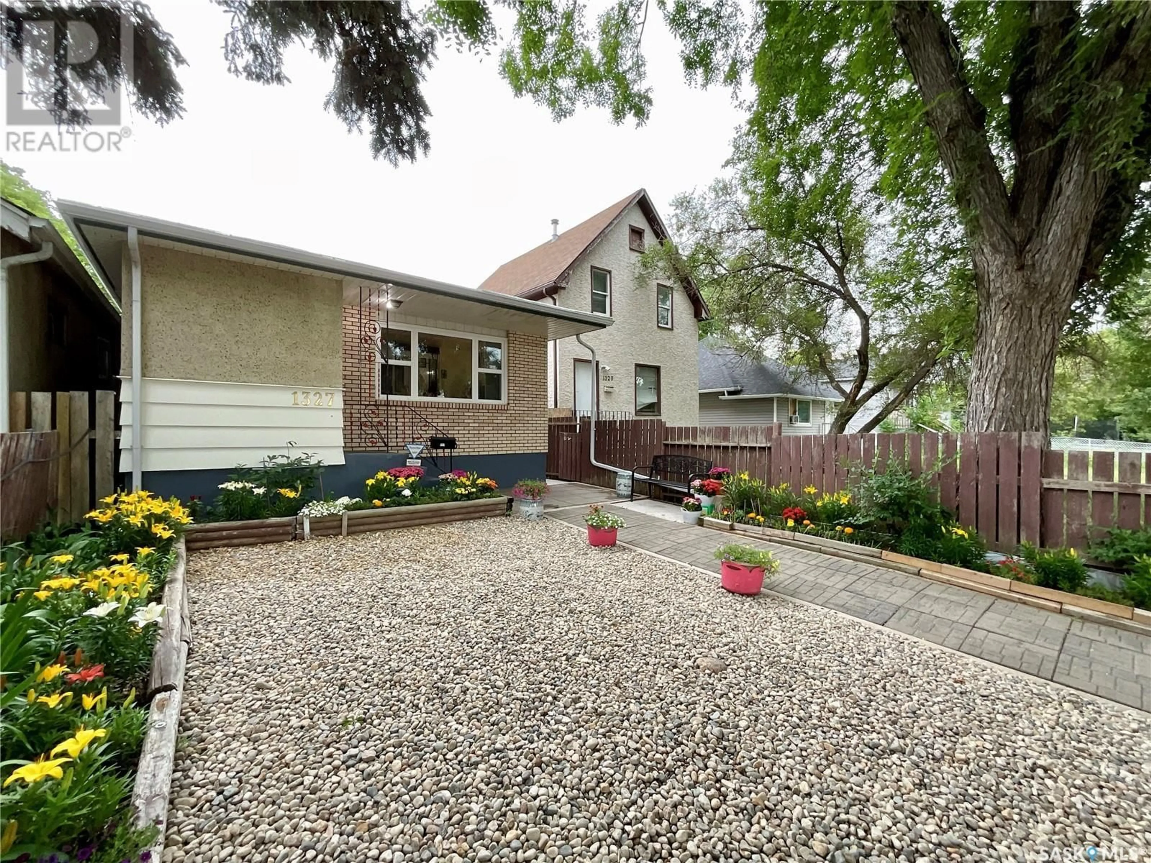 A pic from outside/outdoor area/front of a property/back of a property/a pic from drone, street for 1327 ATHOL STREET, Regina Saskatchewan S4T3C6