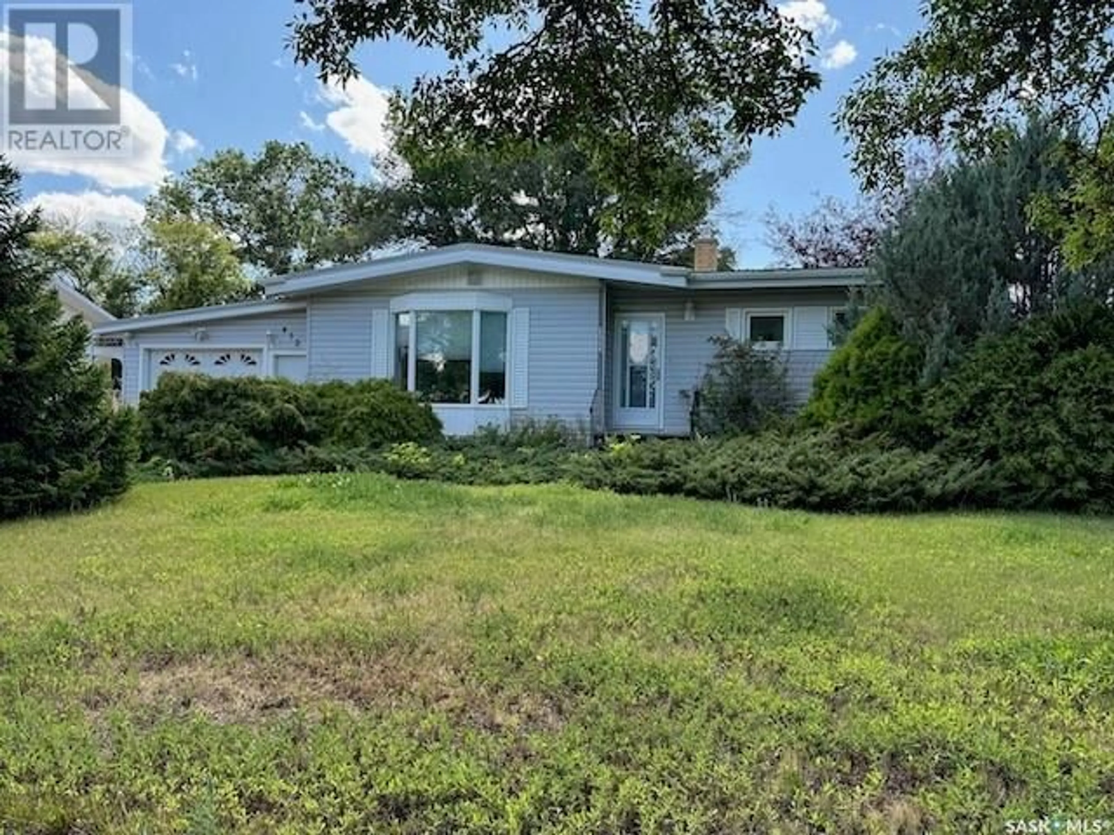 Home with vinyl exterior material, unknown for 432 2ND AVENUE, Swift Current Saskatchewan S9H3J6