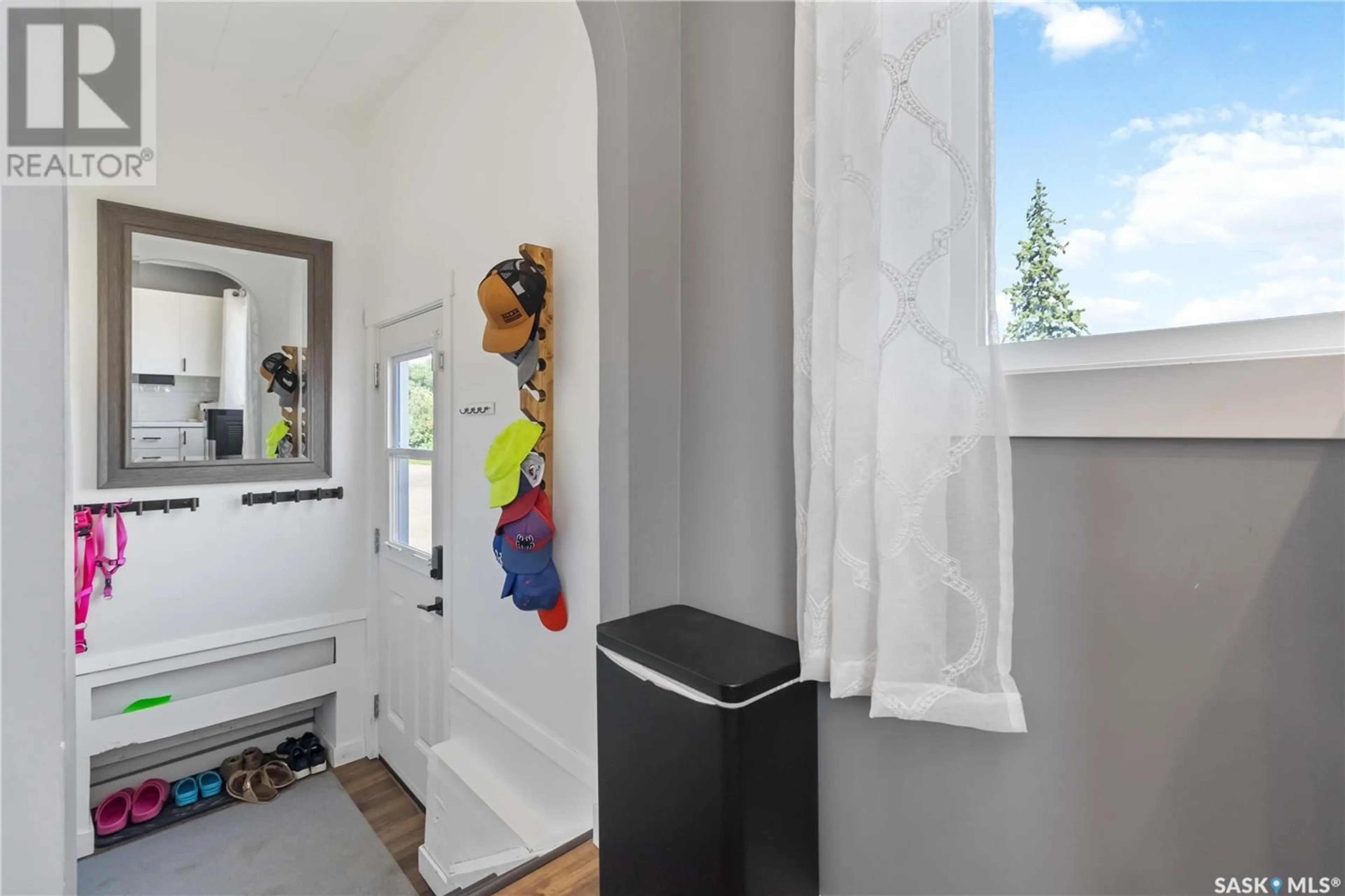 Indoor entryway for 415 3RD STREET, Wakaw Saskatchewan S0K4P0