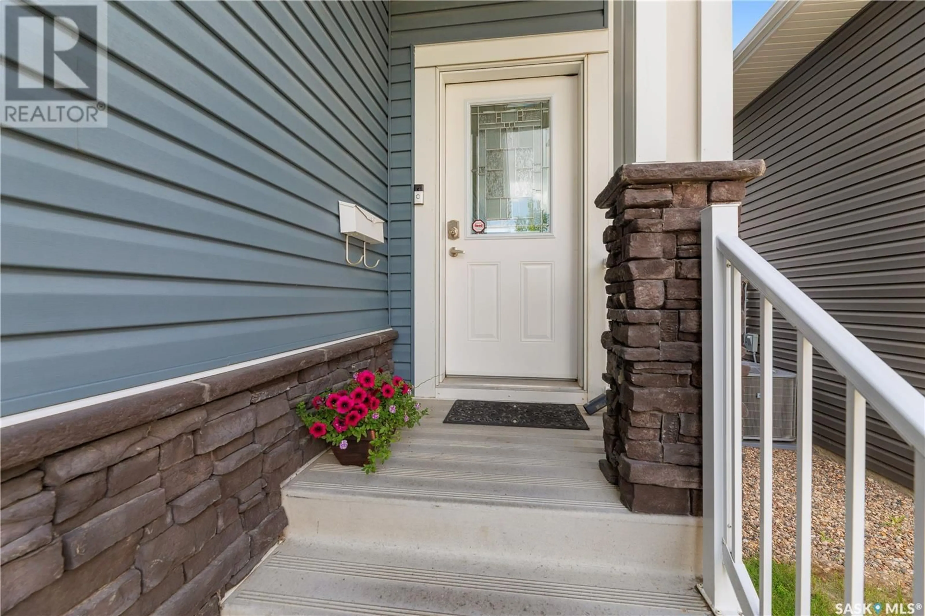 Indoor entryway for 105 COWAN CRESCENT, Martensville Saskatchewan S0K2T1