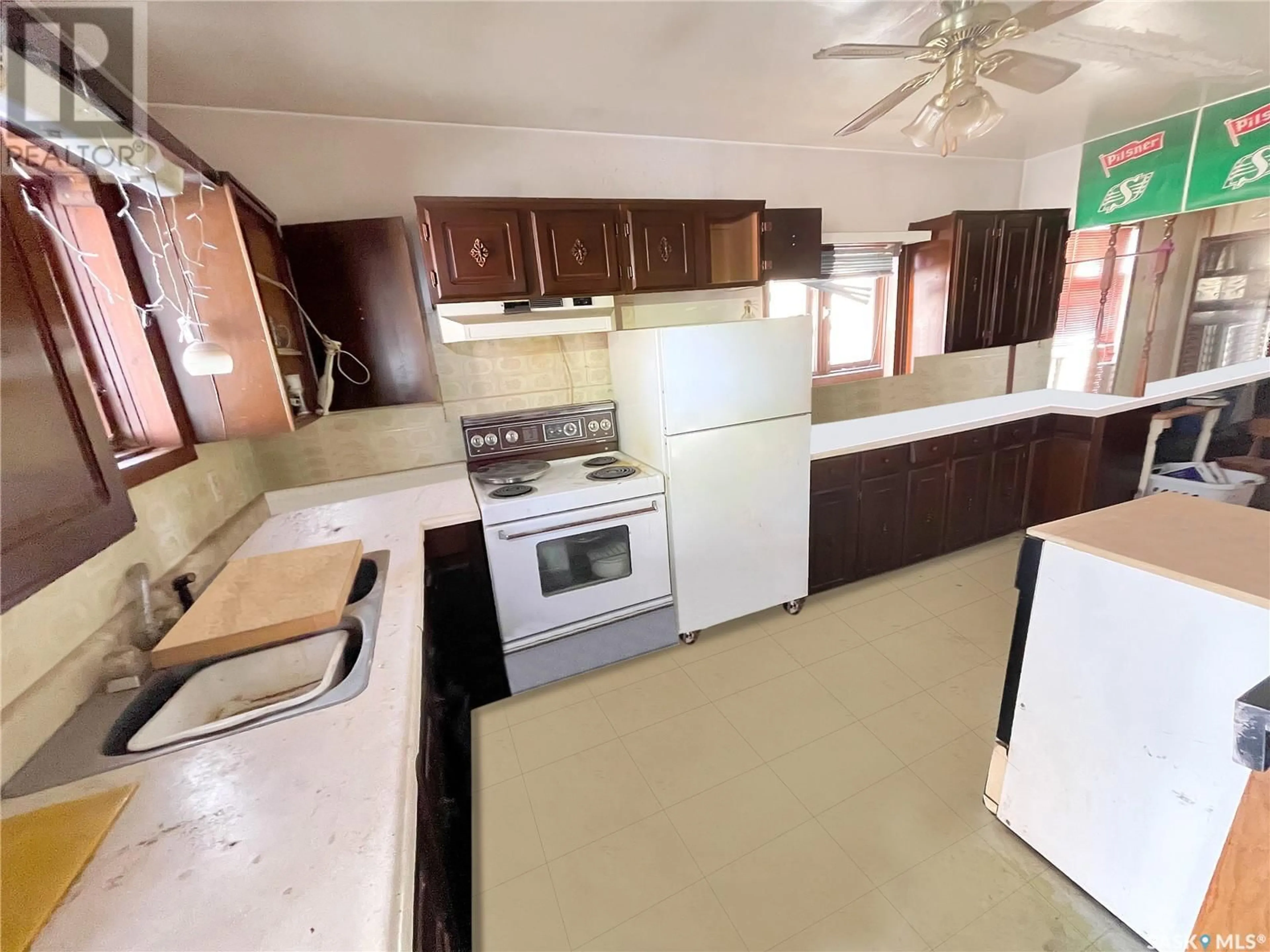 Standard kitchen, unknown for 521 3RD AVENUE, Swift Current Saskatchewan S9H2H3