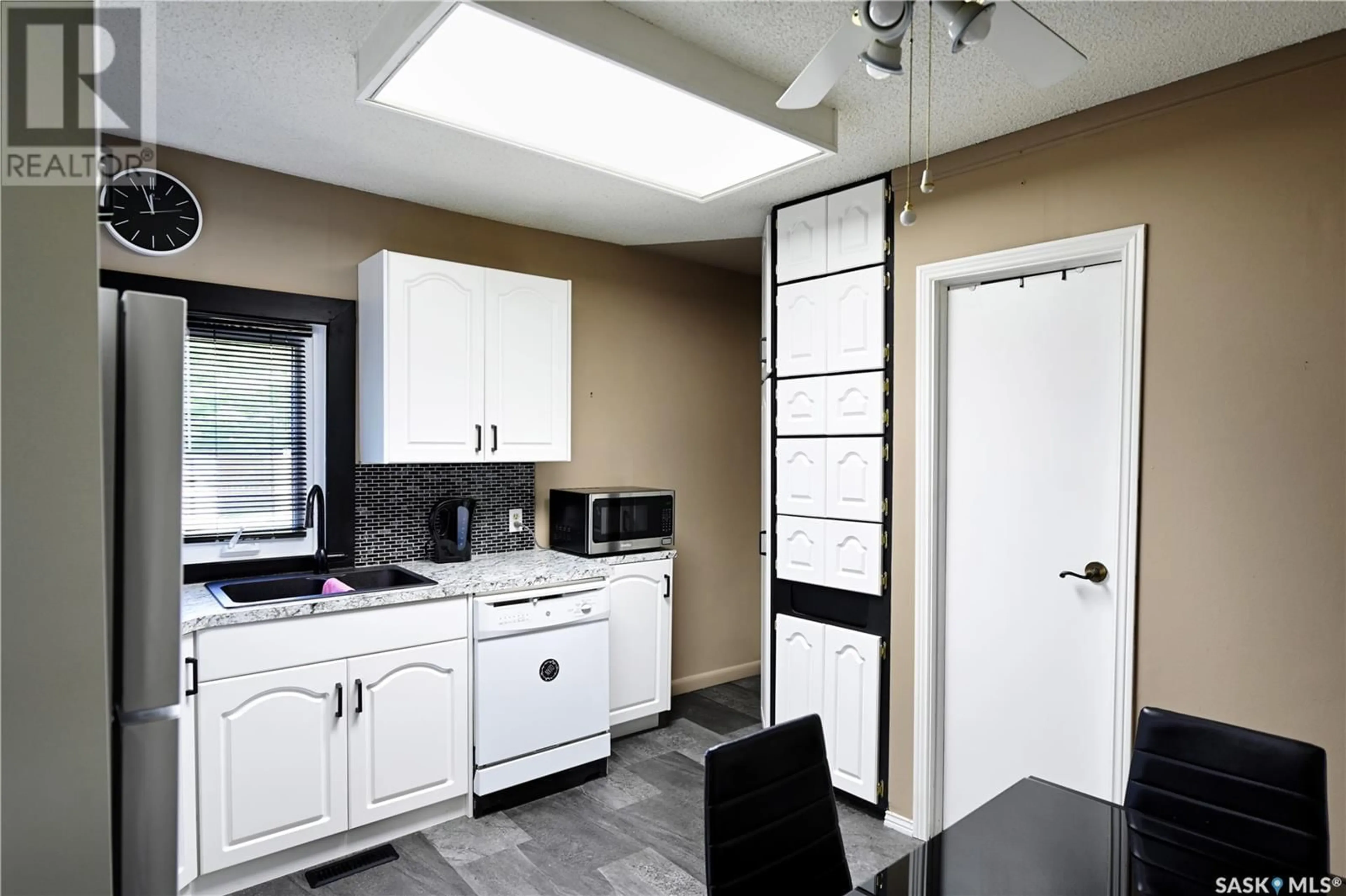 Standard kitchen, ceramic/tile floor for 727 M AVENUE, Saskatoon Saskatchewan S7M2L3