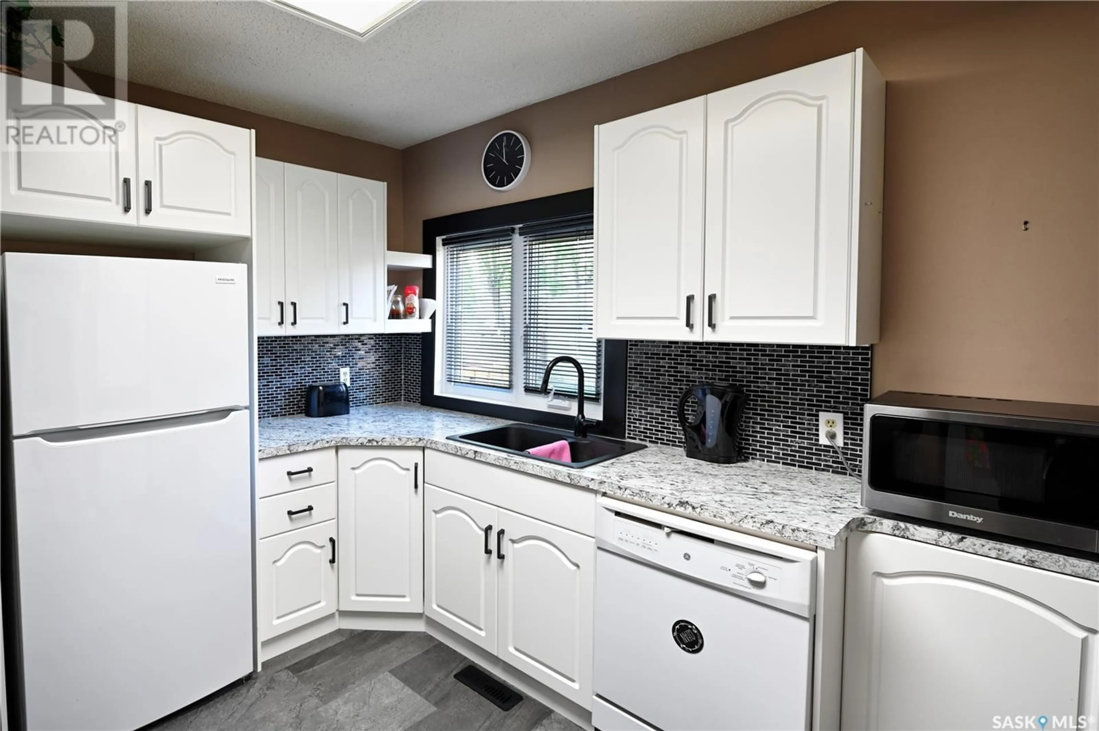 Standard kitchen, ceramic/tile floor for 727 M AVENUE, Saskatoon Saskatchewan S7M2L3