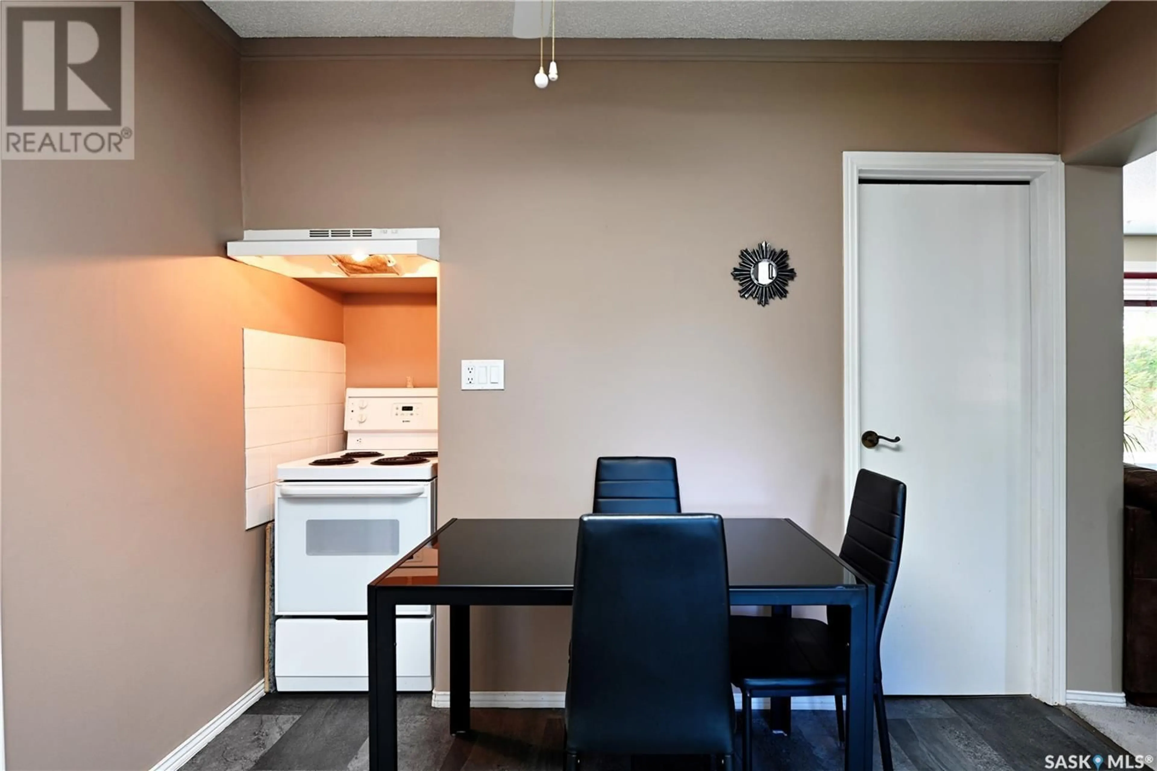 Standard kitchen, wood/laminate floor for 727 M AVENUE, Saskatoon Saskatchewan S7M2L3