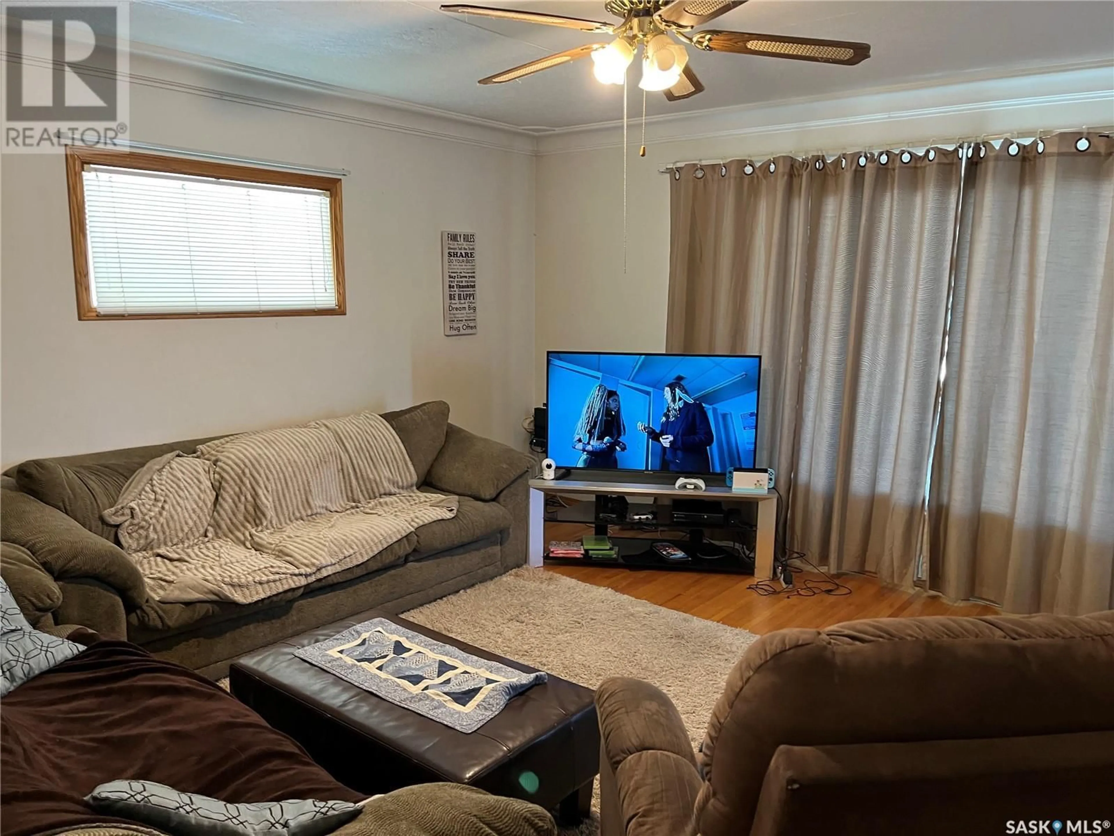 A pic of a room for 112 2ND AVENUE, Gravelbourg Saskatchewan S0H1X0