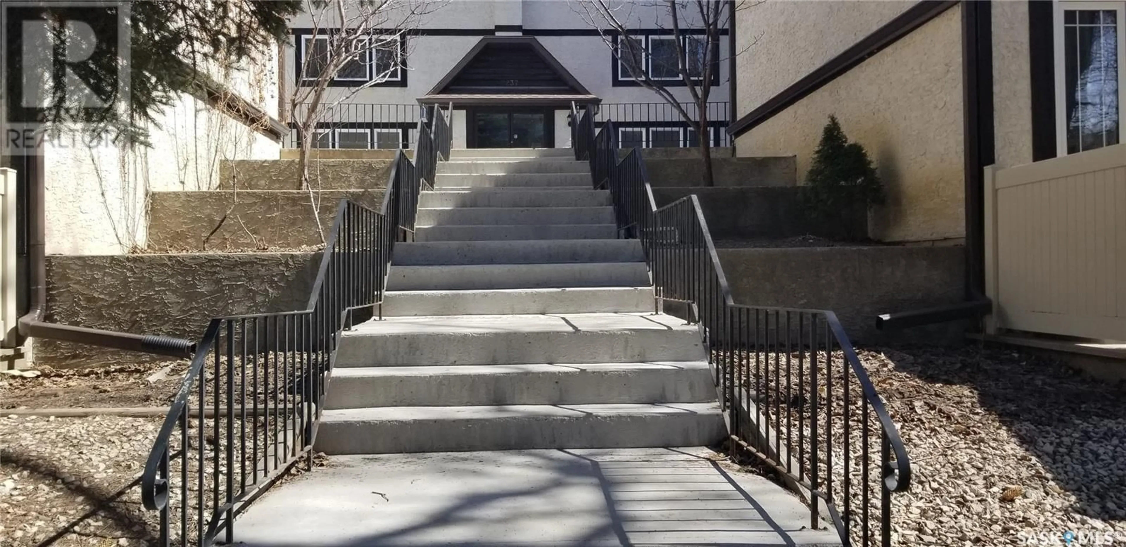 Stairs for 204 - 2237 MCINTYRE STREET, Regina Saskatchewan S4P2S1