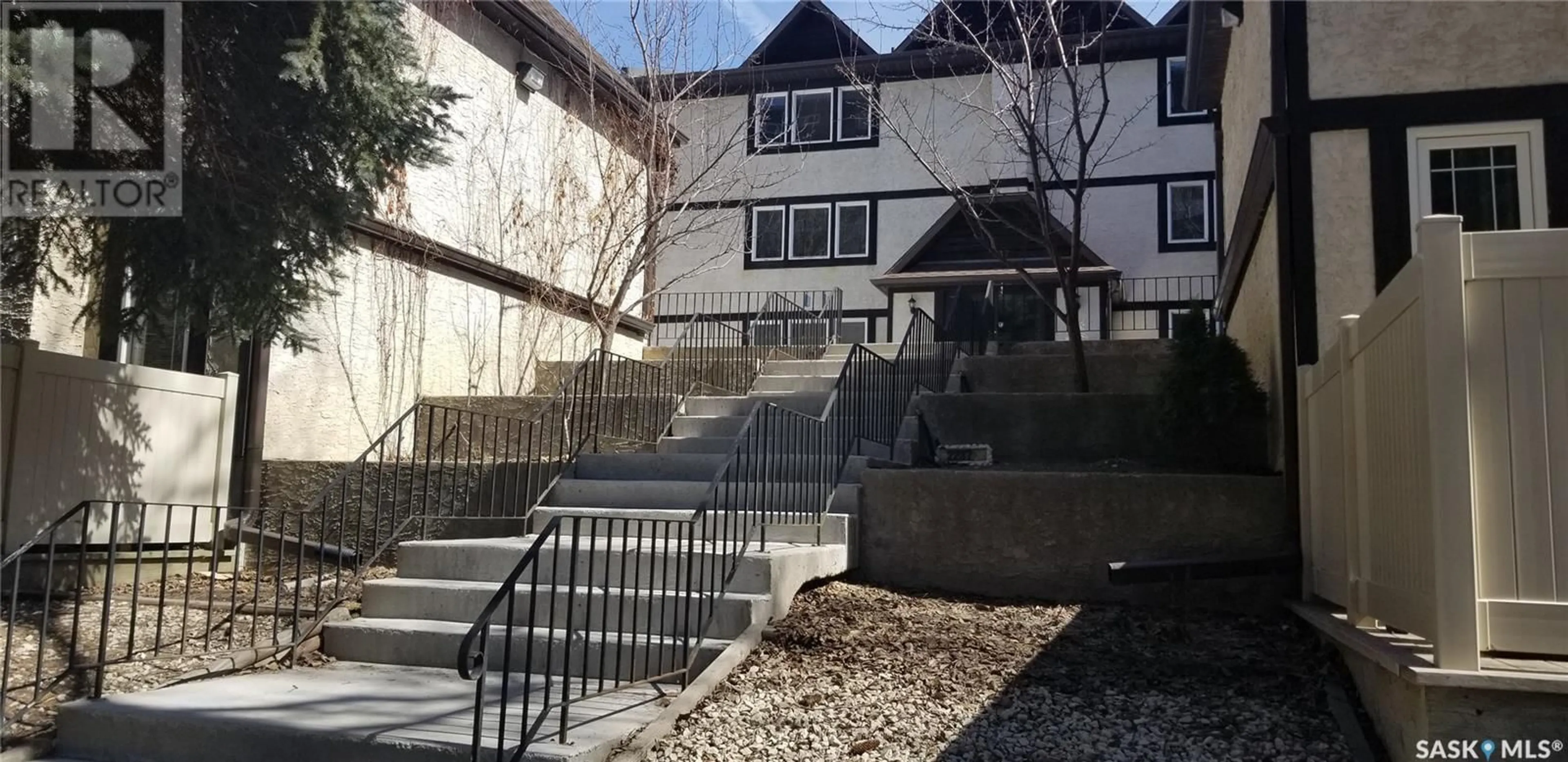 Stairs for 204 - 2237 MCINTYRE STREET, Regina Saskatchewan S4P2S1