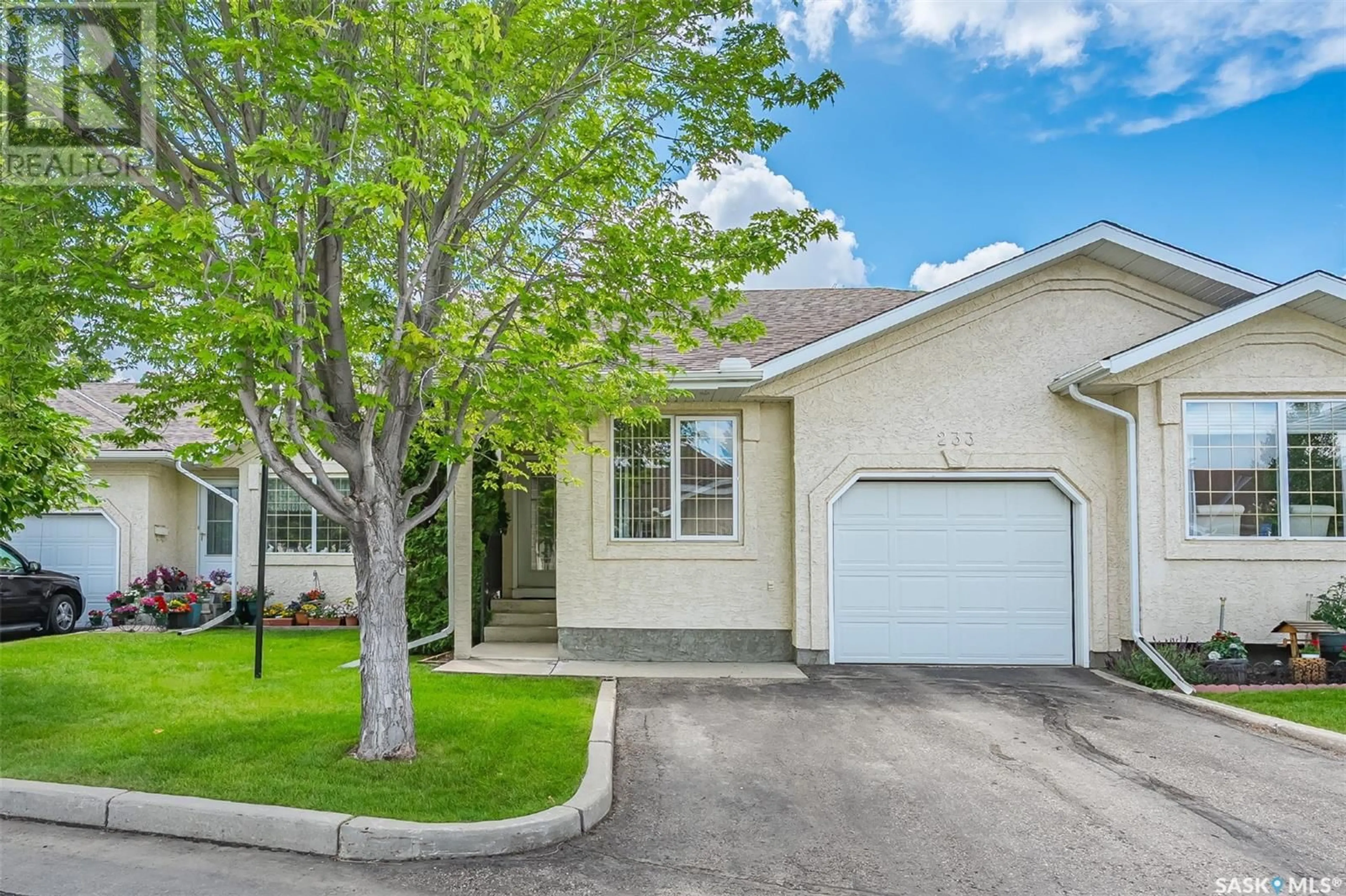 Home with vinyl exterior material, street for 815 - 233 HERITAGE GREEN, Saskatoon Saskatchewan S7H5R6
