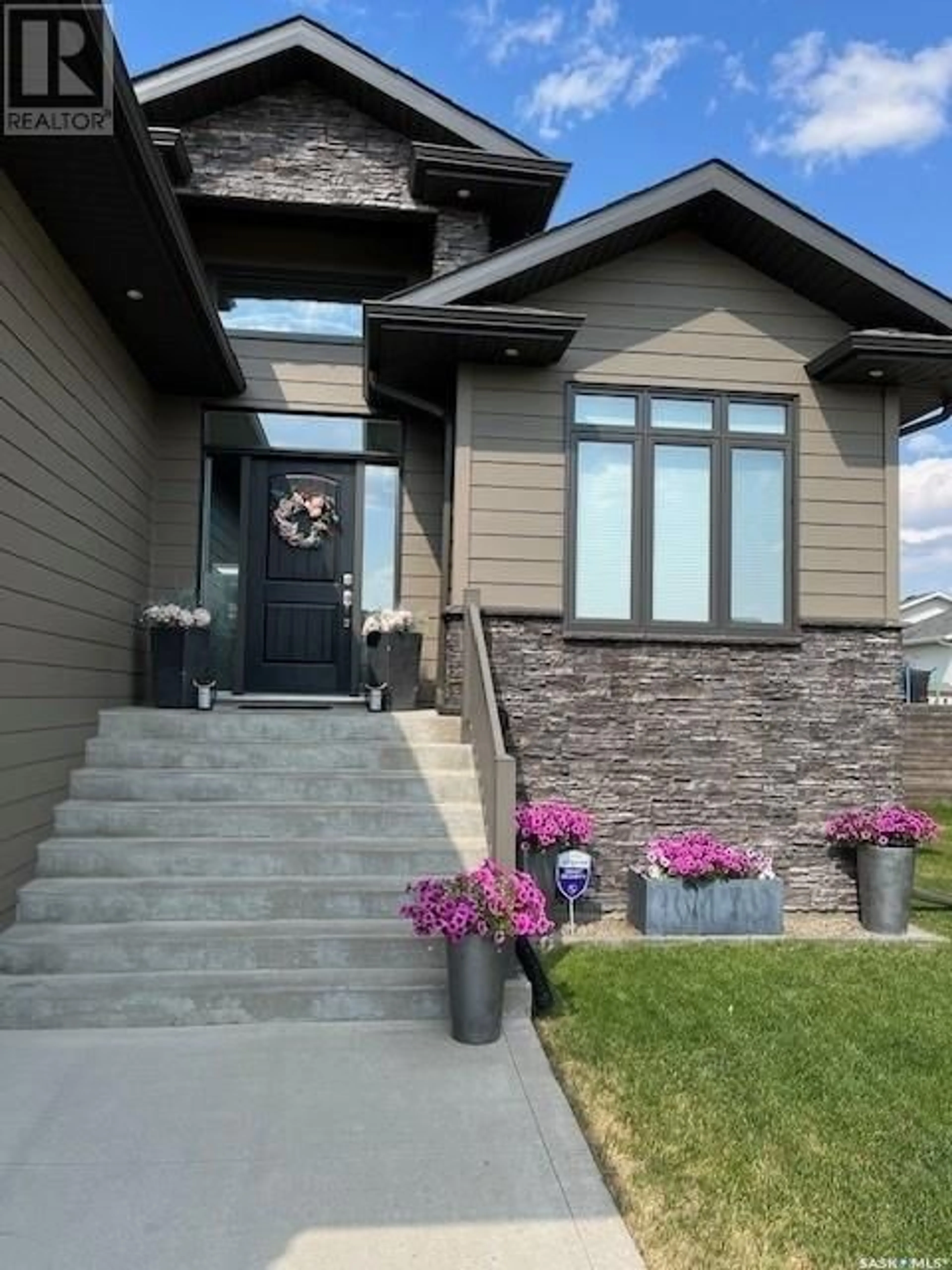 Home with vinyl exterior material, mountain view for 28 SMILEY DRIVE, Prince Albert Saskatchewan S6X0B3