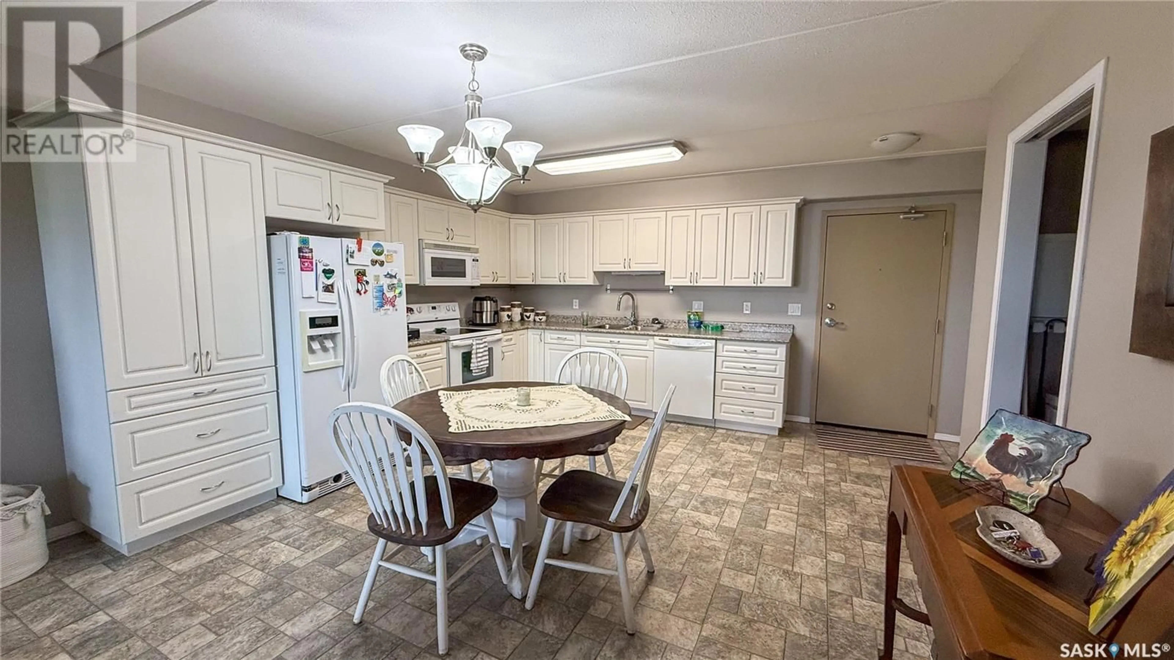 Standard kitchen, unknown for 18th - 2 206 STREET, Battleford Saskatchewan S0M0E0