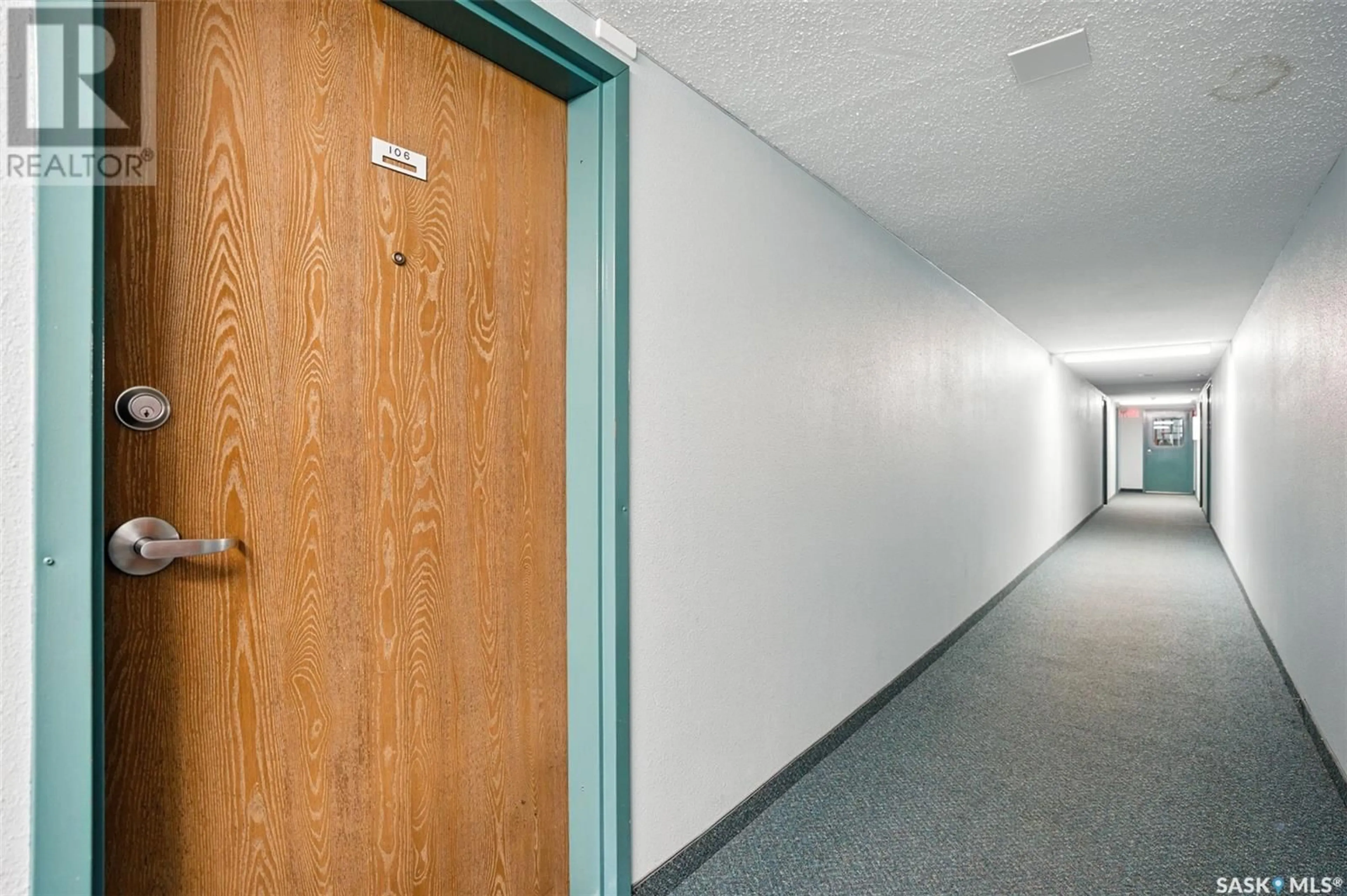Indoor foyer for 802C - 106 KINGSMERE BOULEVARD, Saskatoon Saskatchewan S7J4B7