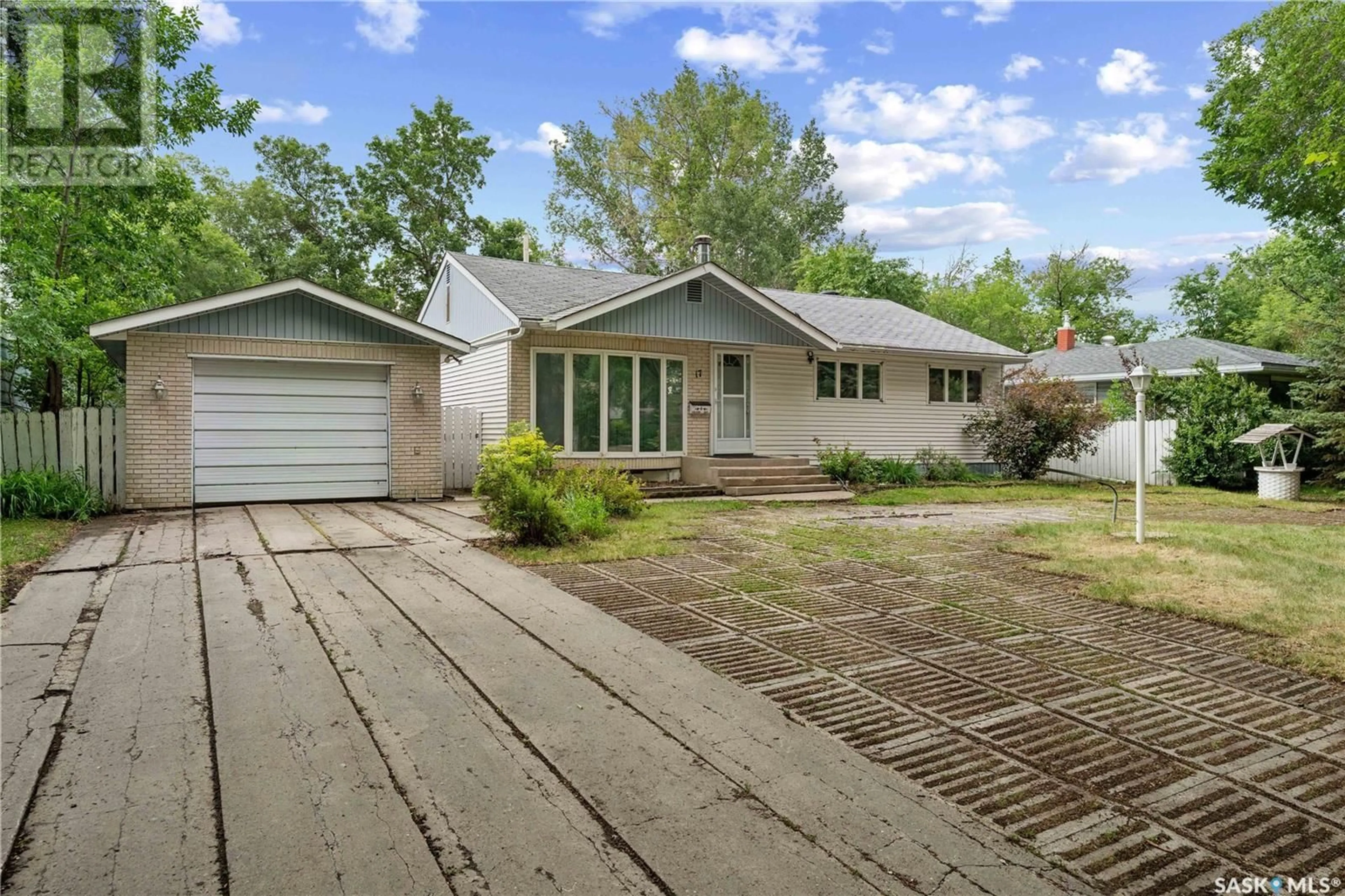 Home with vinyl exterior material, street for 17 FALCON BAY, Regina Saskatchewan S4S4L7
