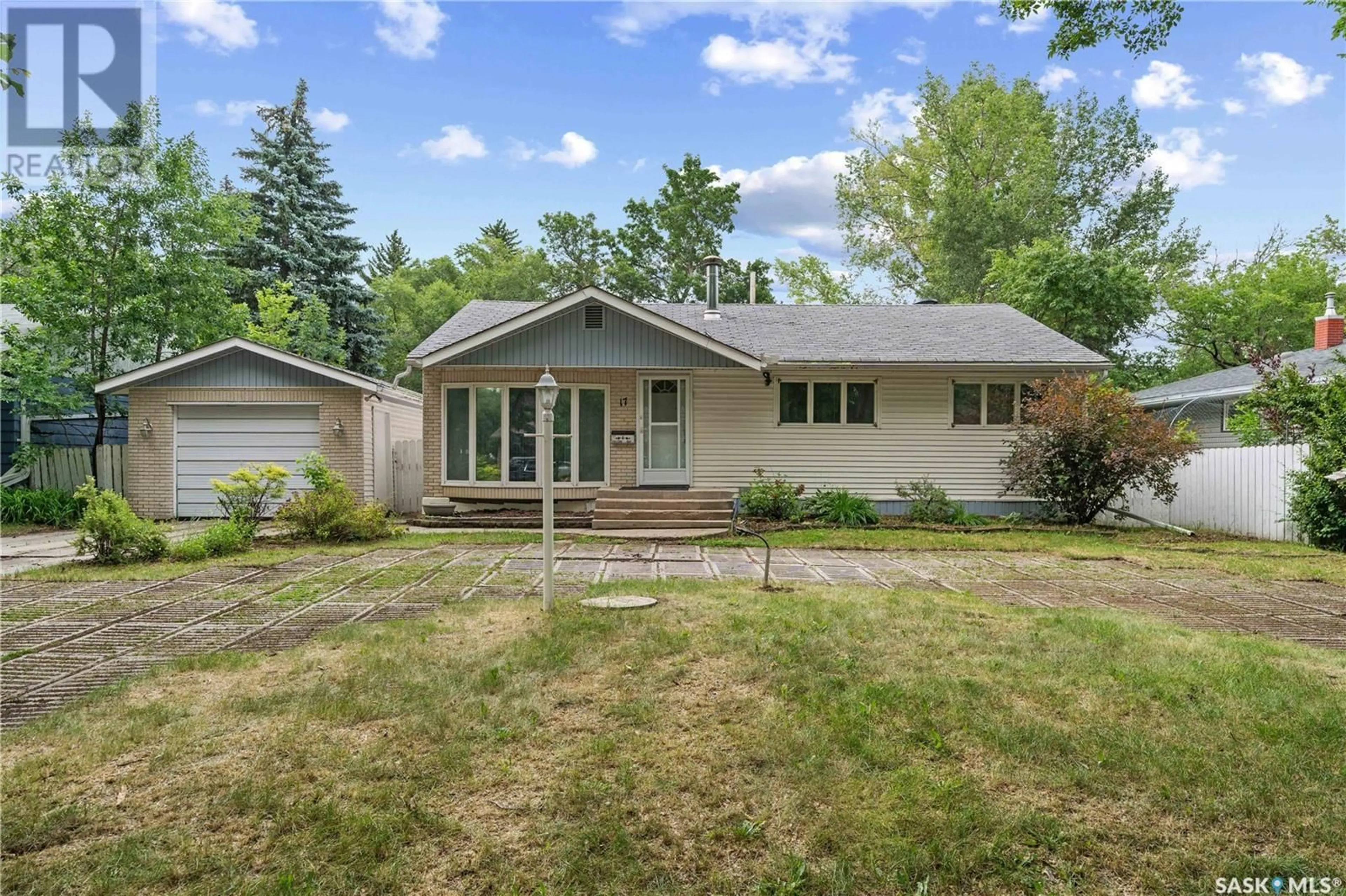 Home with vinyl exterior material, street for 17 FALCON BAY, Regina Saskatchewan S4S4L7