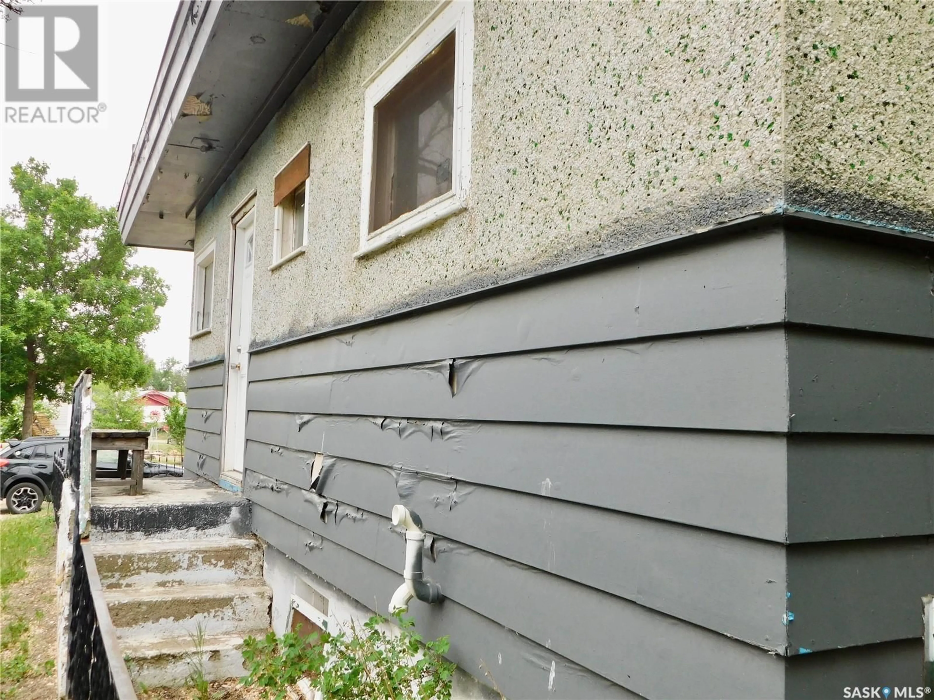 Home with vinyl exterior material, building for 1011 2ND STREET, Rockglen Saskatchewan S0H3R1