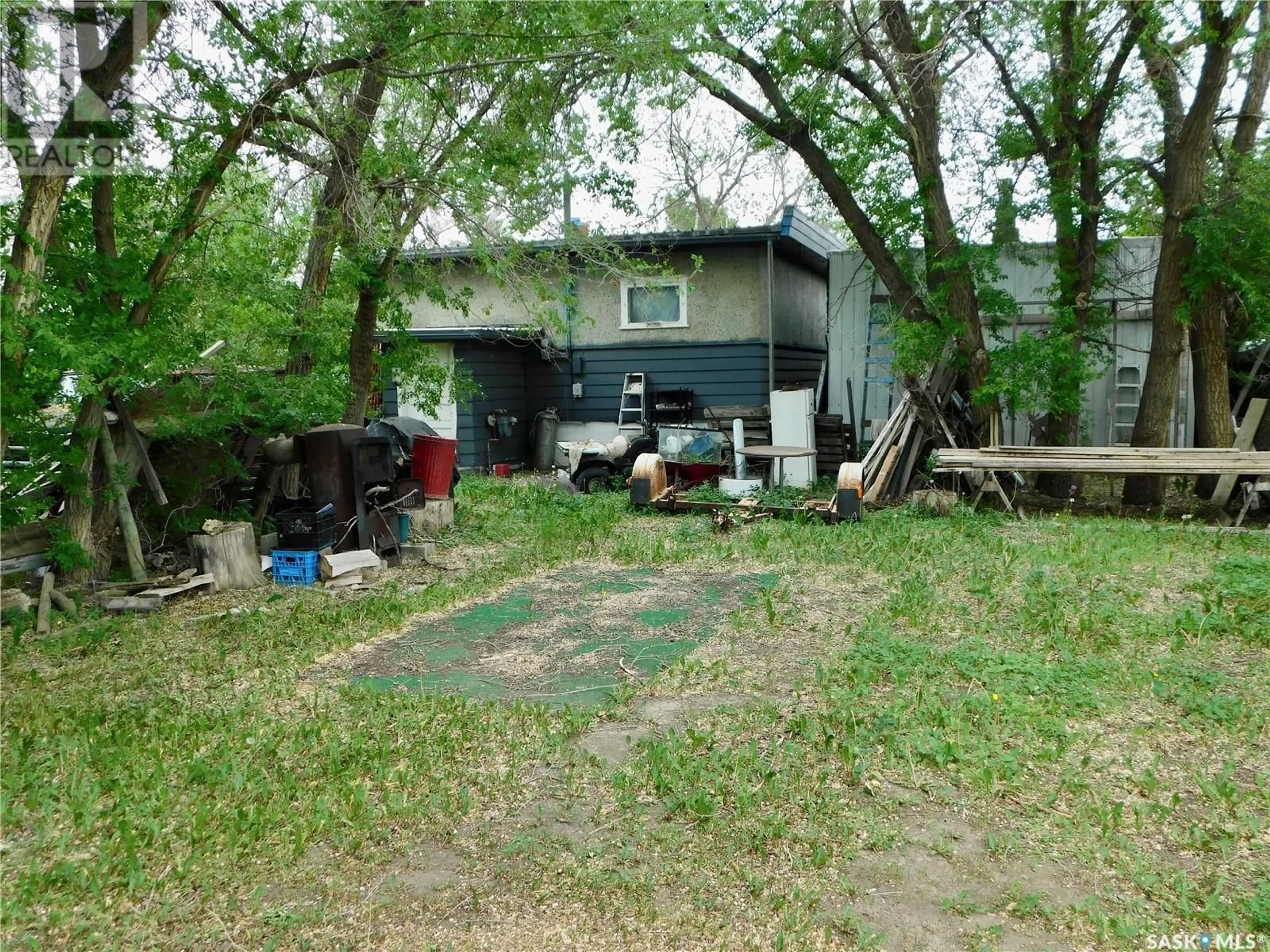 Shed for 1011 2ND STREET, Rockglen Saskatchewan S0H3R1