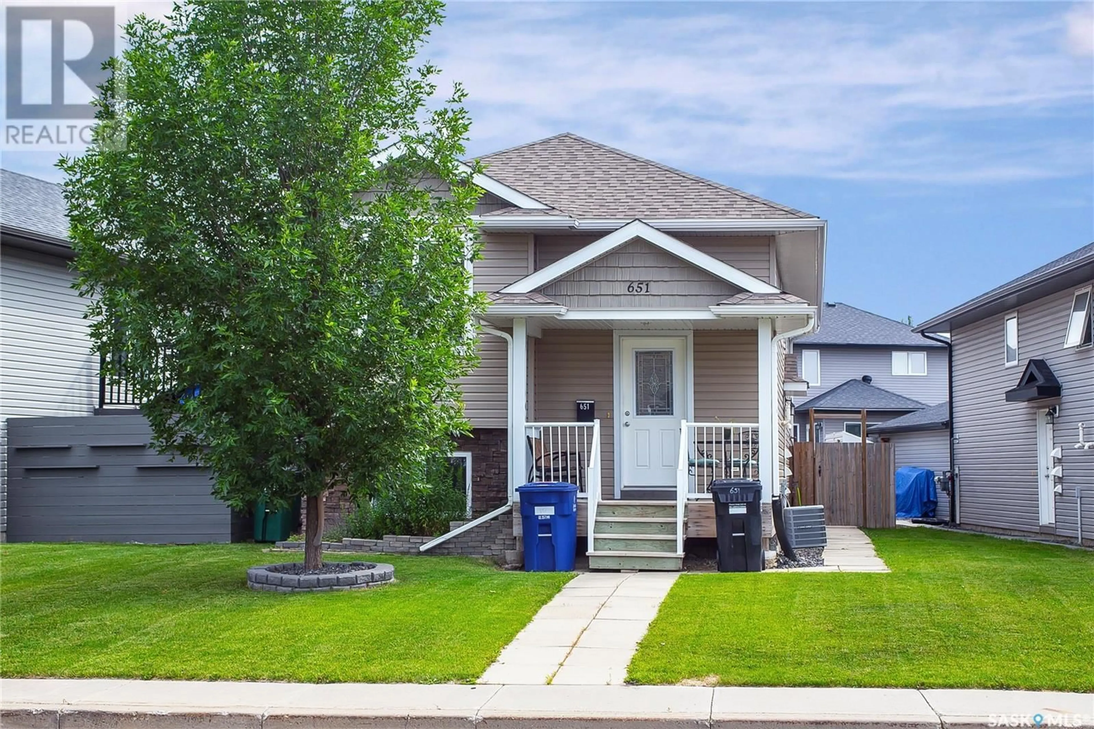 Home with vinyl exterior material, street for 651 HAMPTON CIRCLE, Saskatoon Saskatchewan S7R0K1