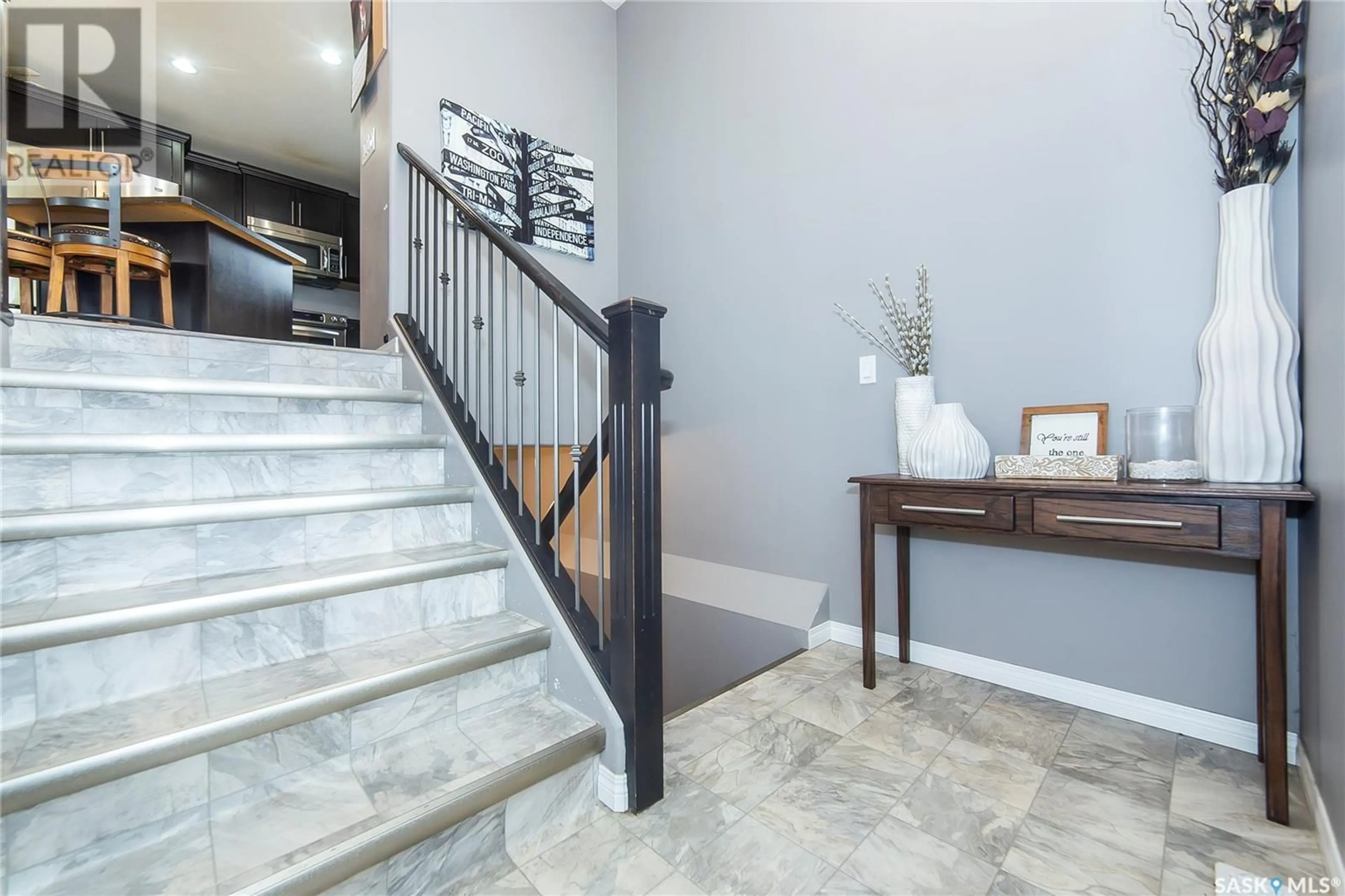Indoor entryway for 651 HAMPTON CIRCLE, Saskatoon Saskatchewan S7R0K1