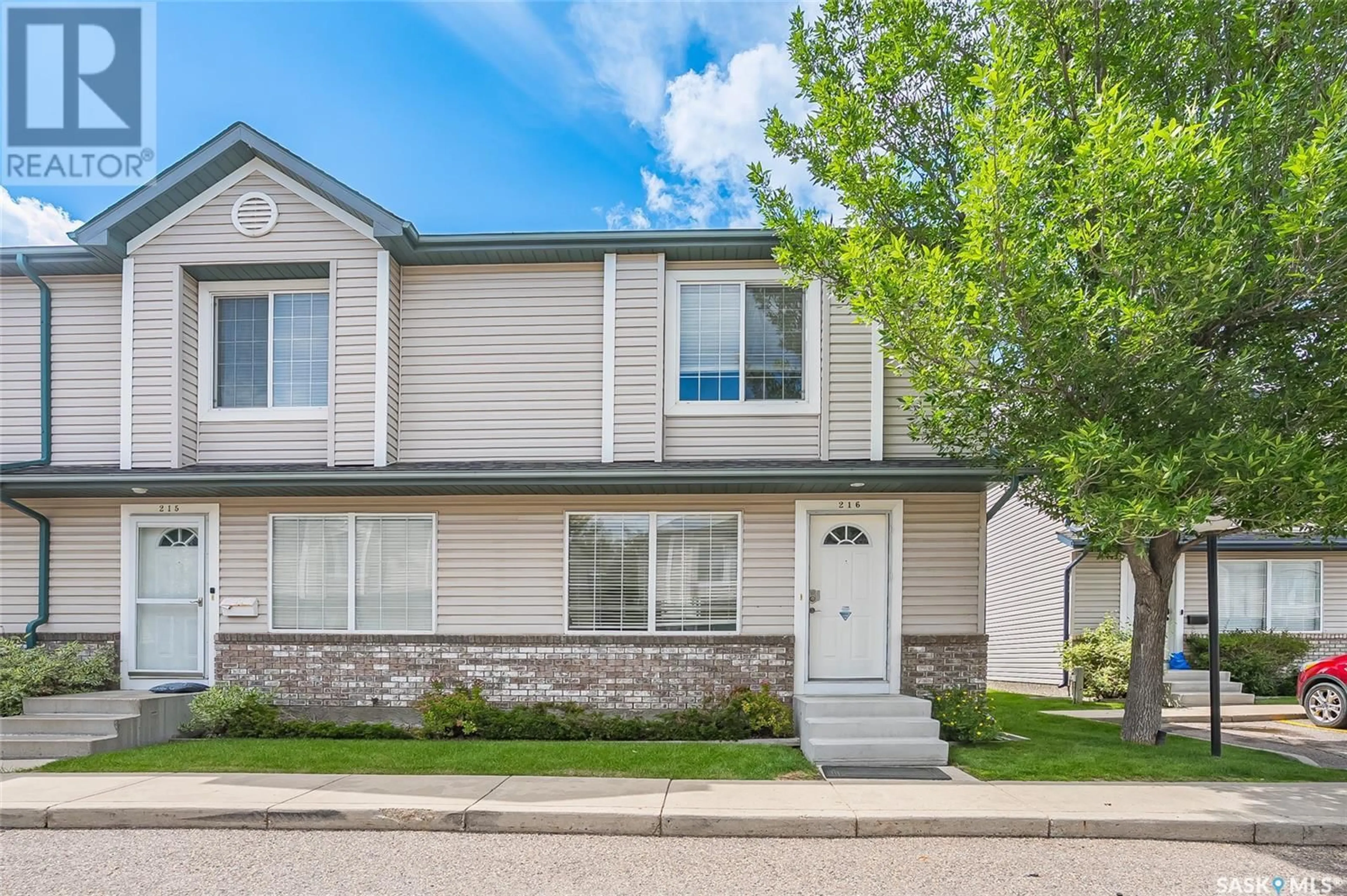 Home with vinyl exterior material, street for 216 663 BECKETT CRESCENT, Saskatoon Saskatchewan S7N4X2