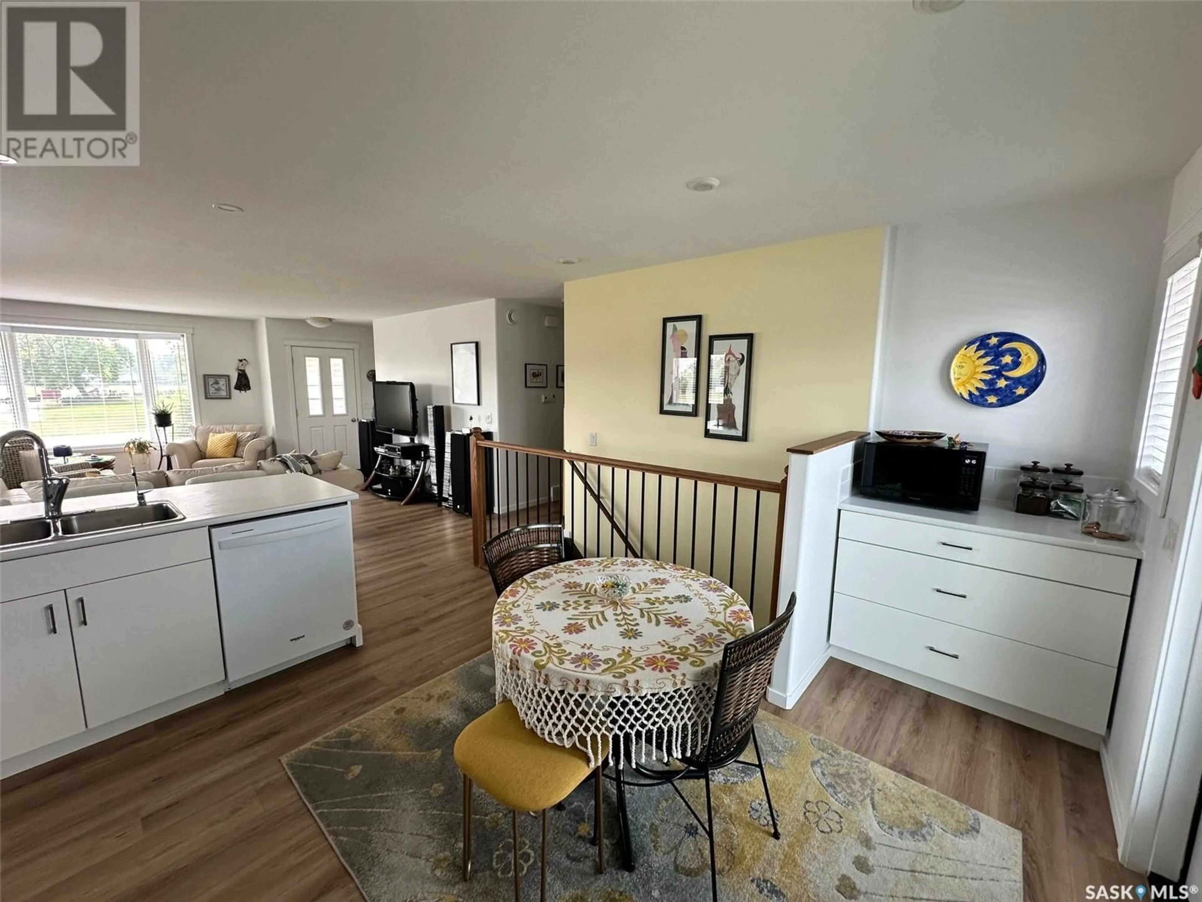 Open concept kitchen, unknown for 534 5TH AVENUE, Hudson Bay Saskatchewan S0E0Y0
