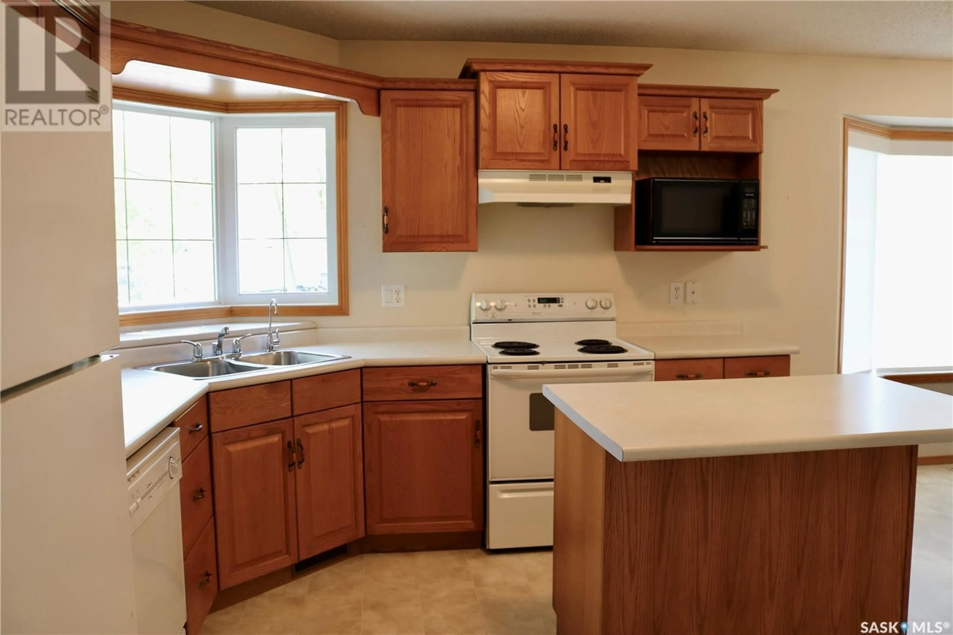 Standard kitchen, unknown for 811 ALBERNI STREET, Moosomin Saskatchewan S0G3N0