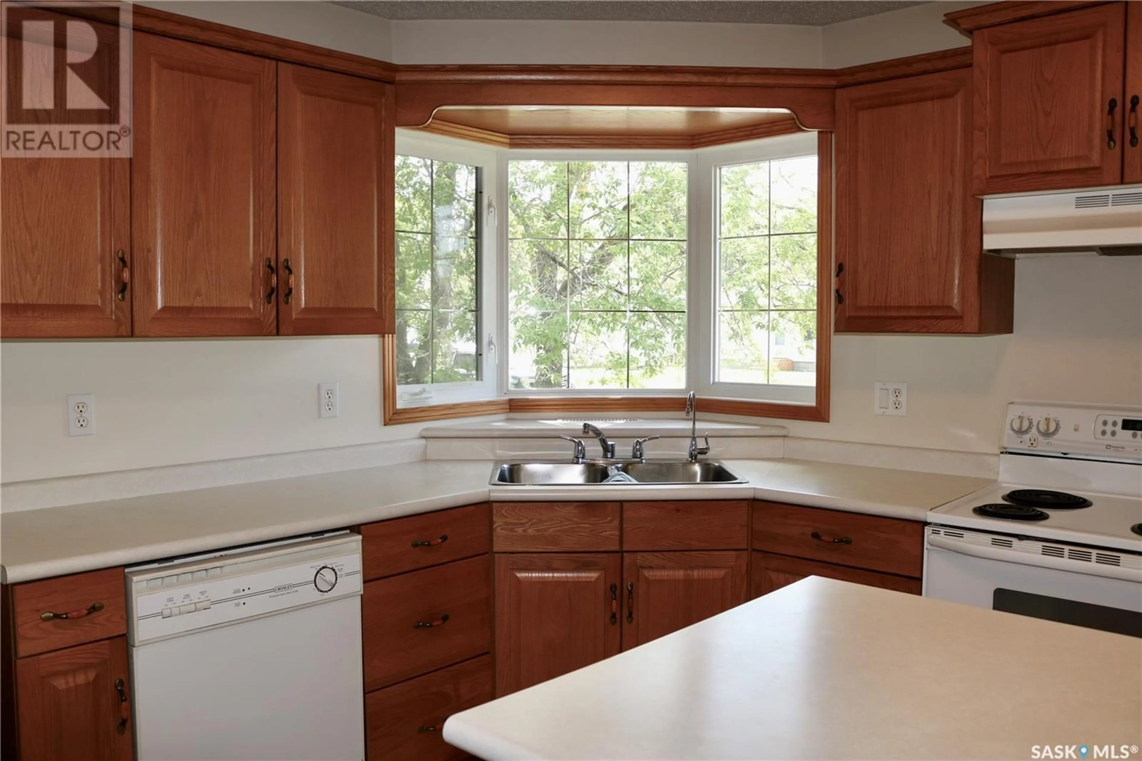 Standard kitchen, unknown for 811 ALBERNI STREET, Moosomin Saskatchewan S0G3N0