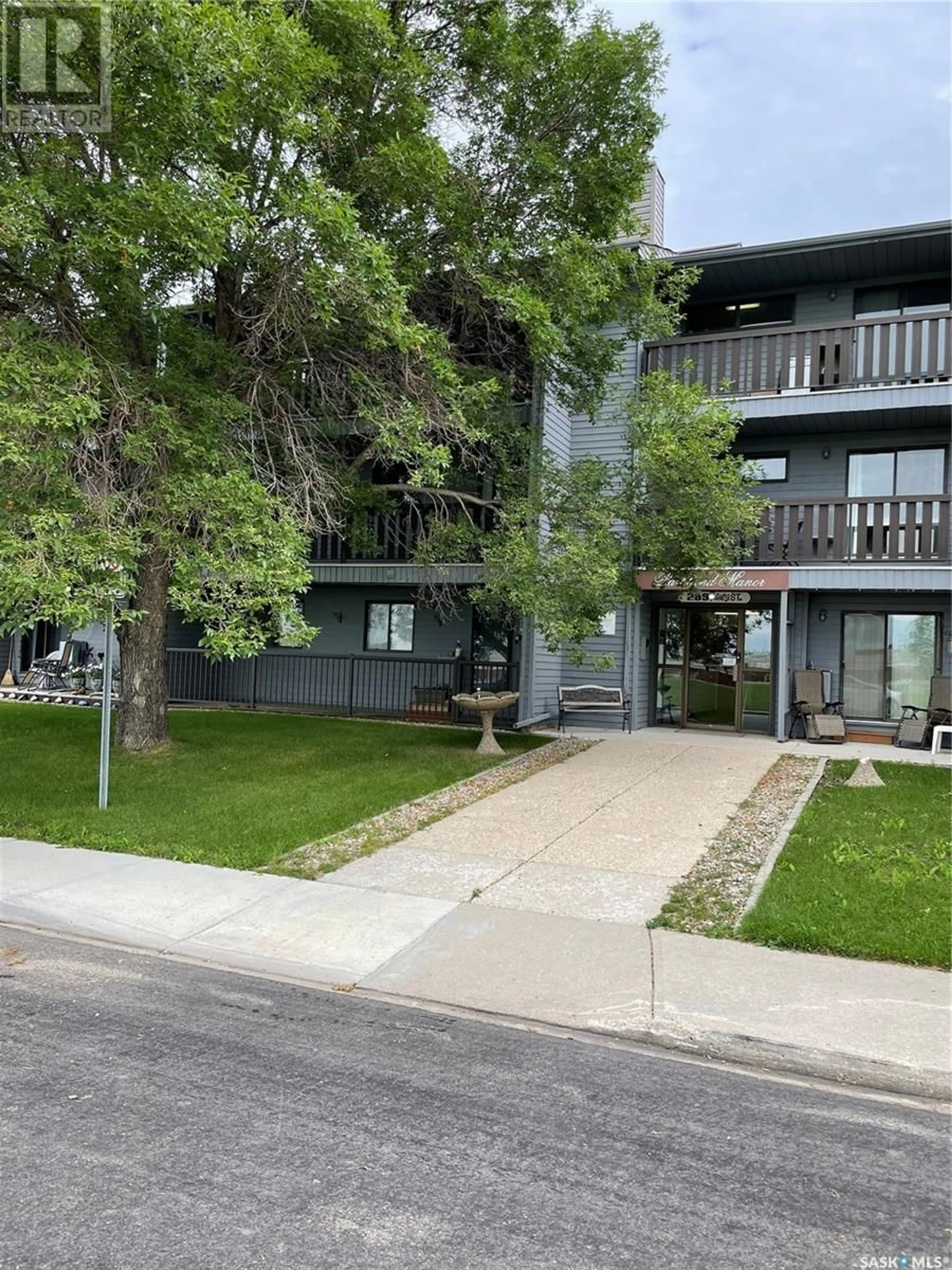A pic from outside/outdoor area/front of a property/back of a property/a pic from drone, street for 205 - 289 FIETZ STREET, Yorkton Saskatchewan S3N3P6