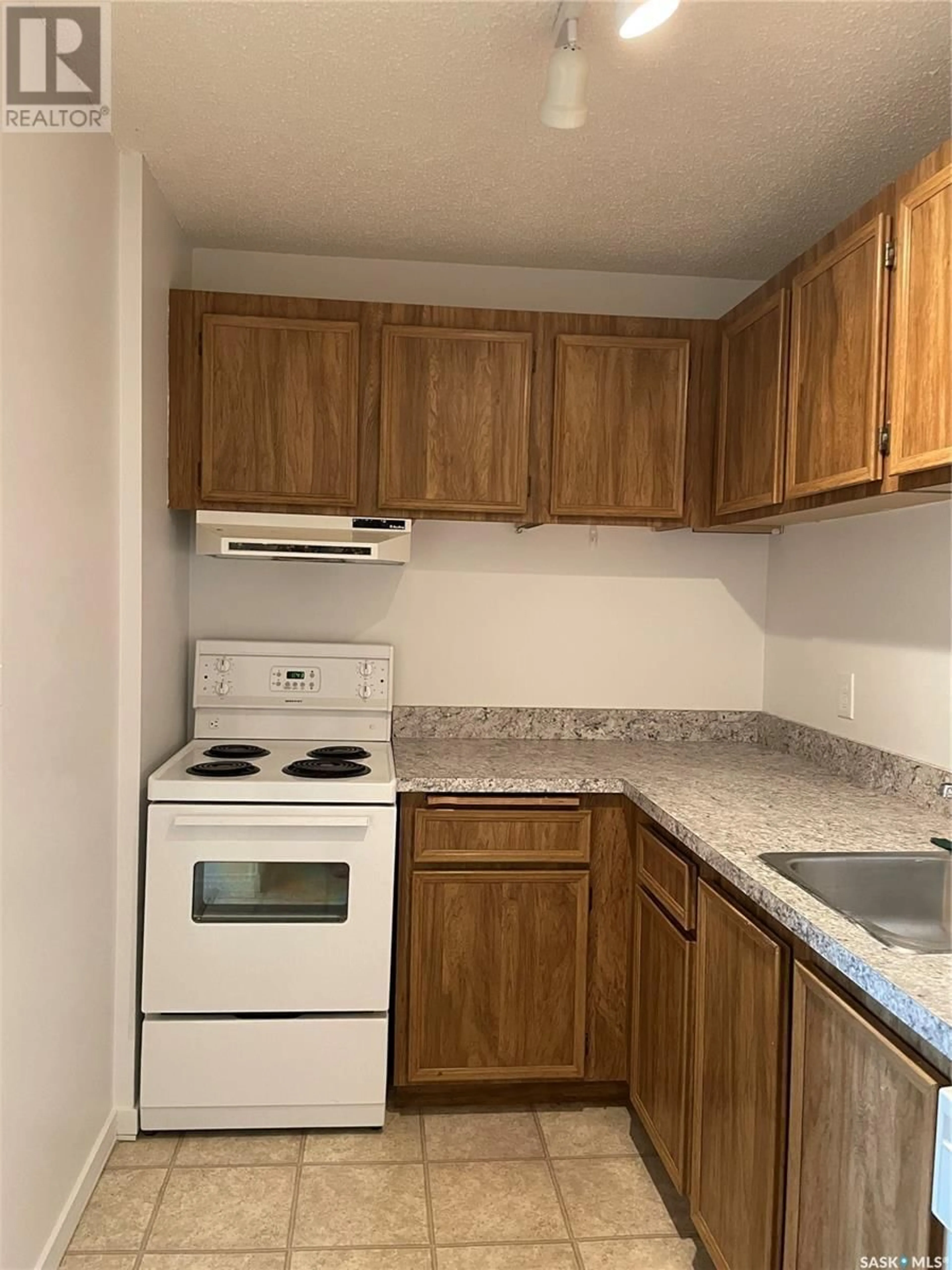 Standard kitchen, unknown for 205 - 289 FIETZ STREET, Yorkton Saskatchewan S3N3P6