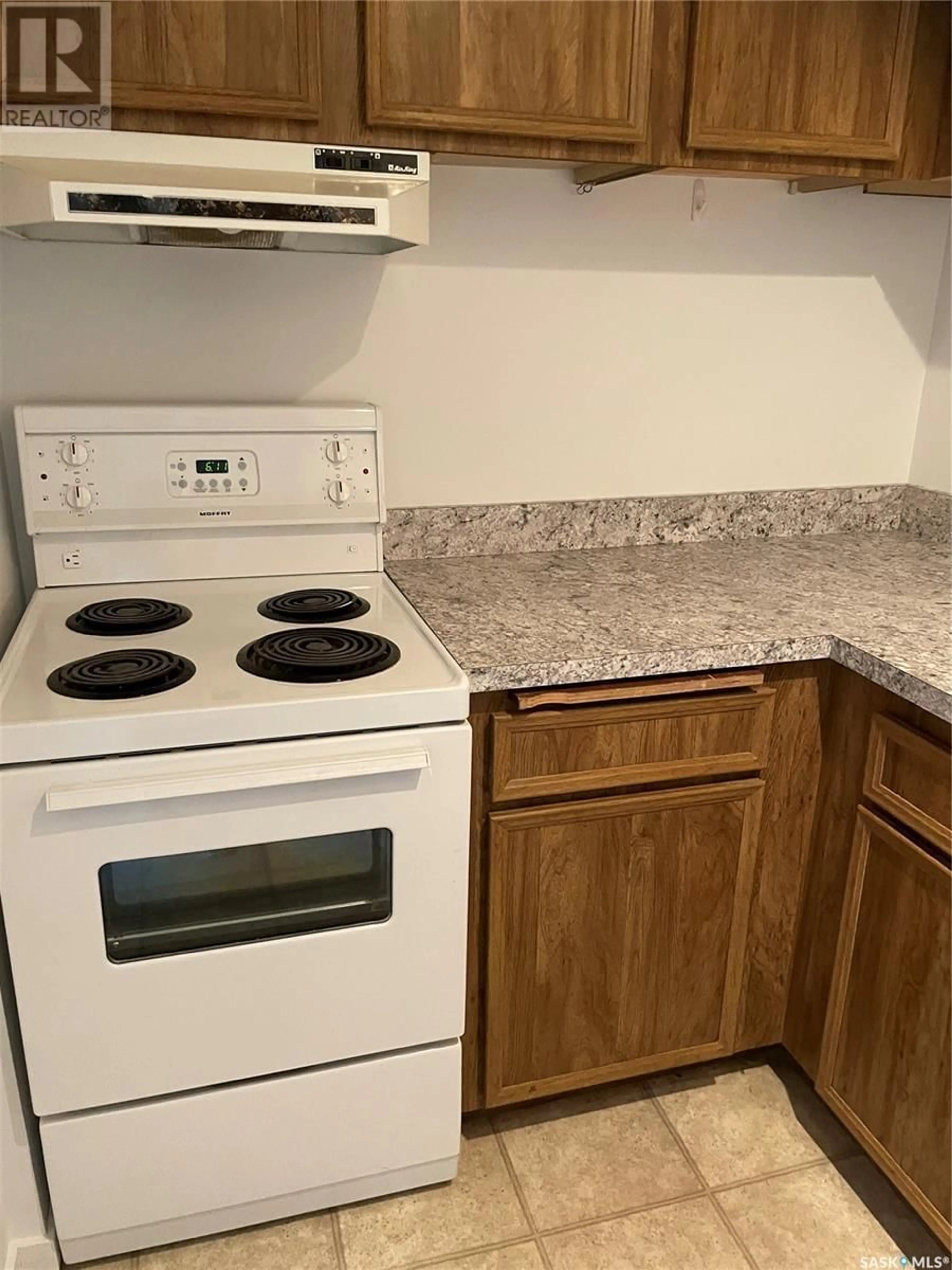 Standard kitchen, unknown for 205 - 289 FIETZ STREET, Yorkton Saskatchewan S3N3P6