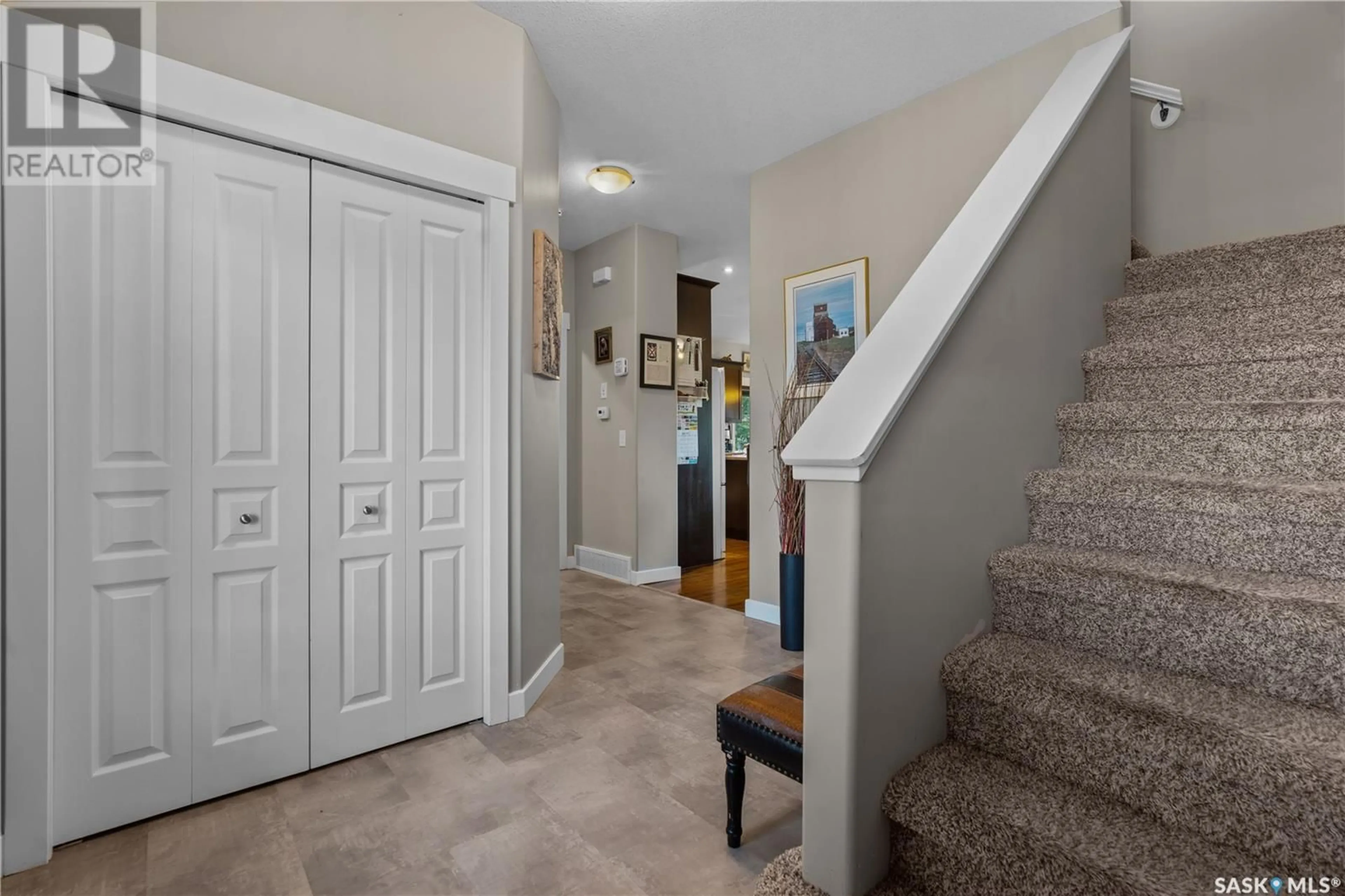 Indoor entryway for 4 NADIA BAY, Pense Saskatchewan S0G3W0