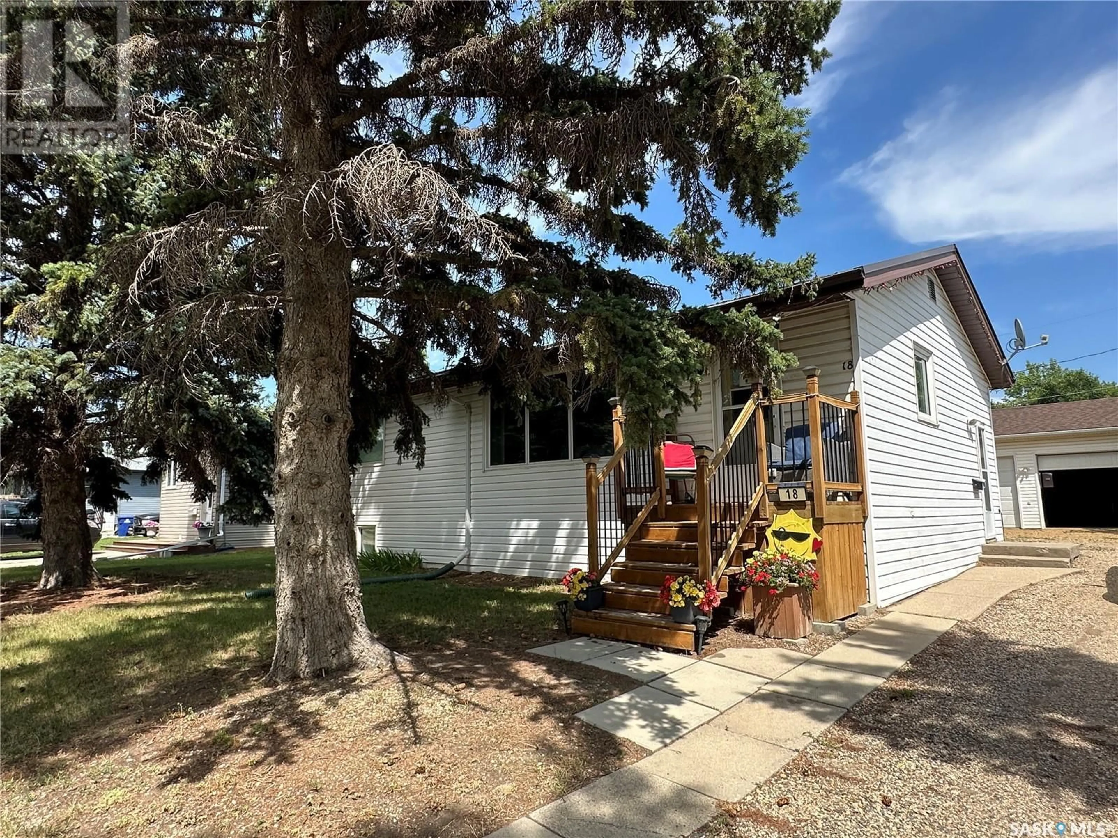 Unknown for 18 9TH STREET, Weyburn Saskatchewan S4H1E5