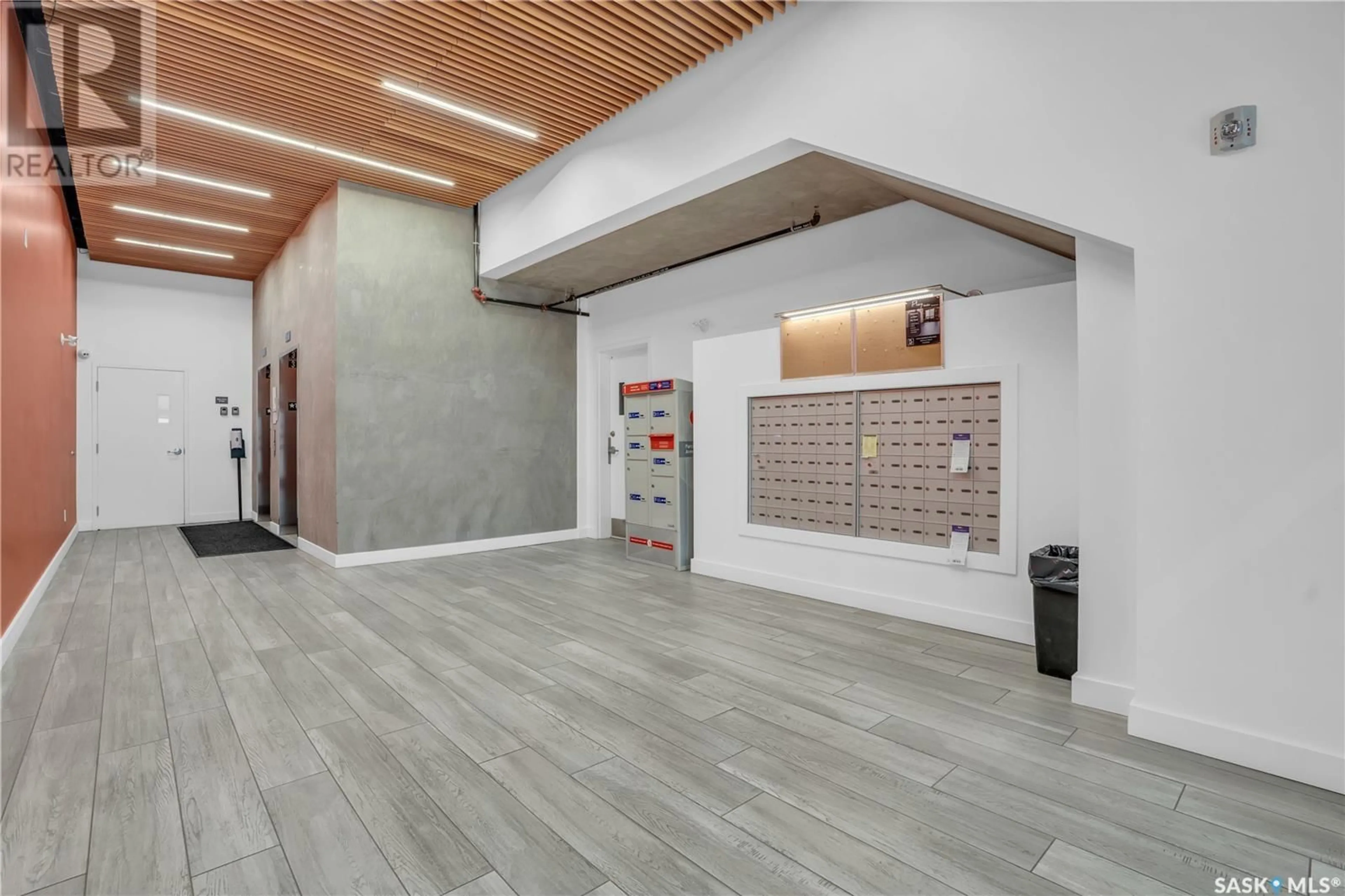 Indoor foyer for 314 404 C AVENUE AVENUE, Saskatoon Saskatchewan S7M5M9