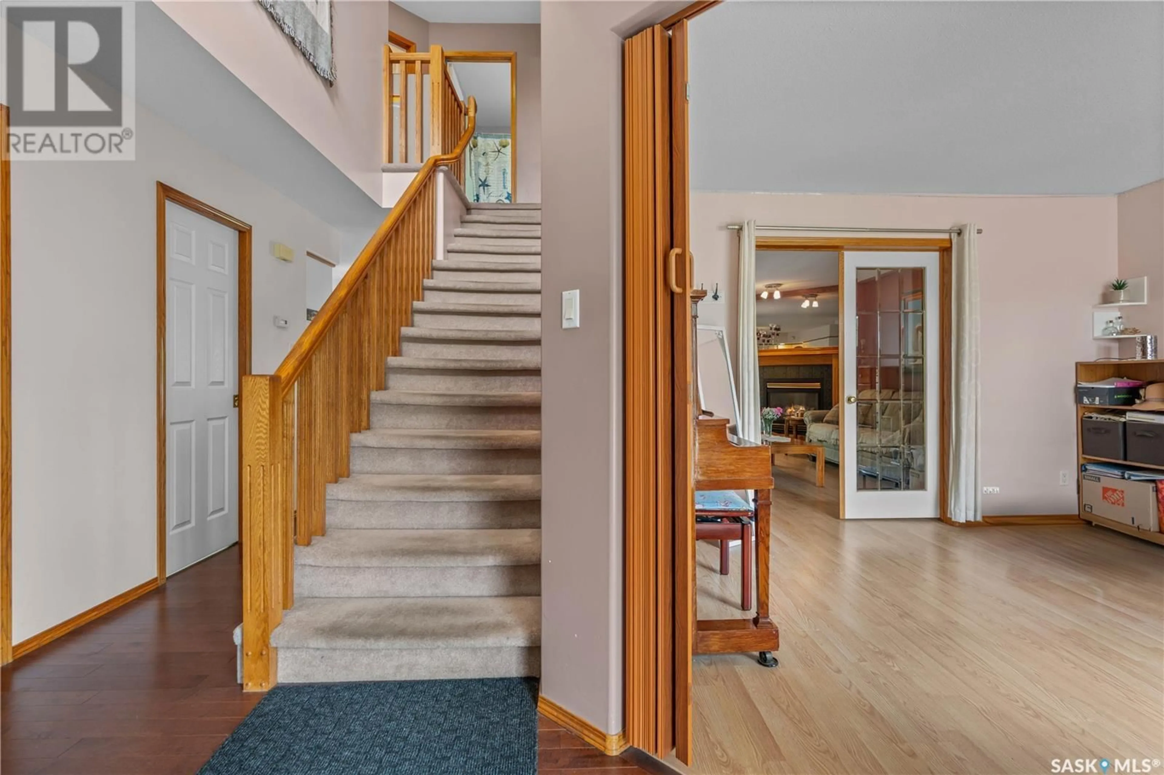 Indoor foyer for 2803 HAYDEN PARK ROAD, Regina Saskatchewan S4V2X9