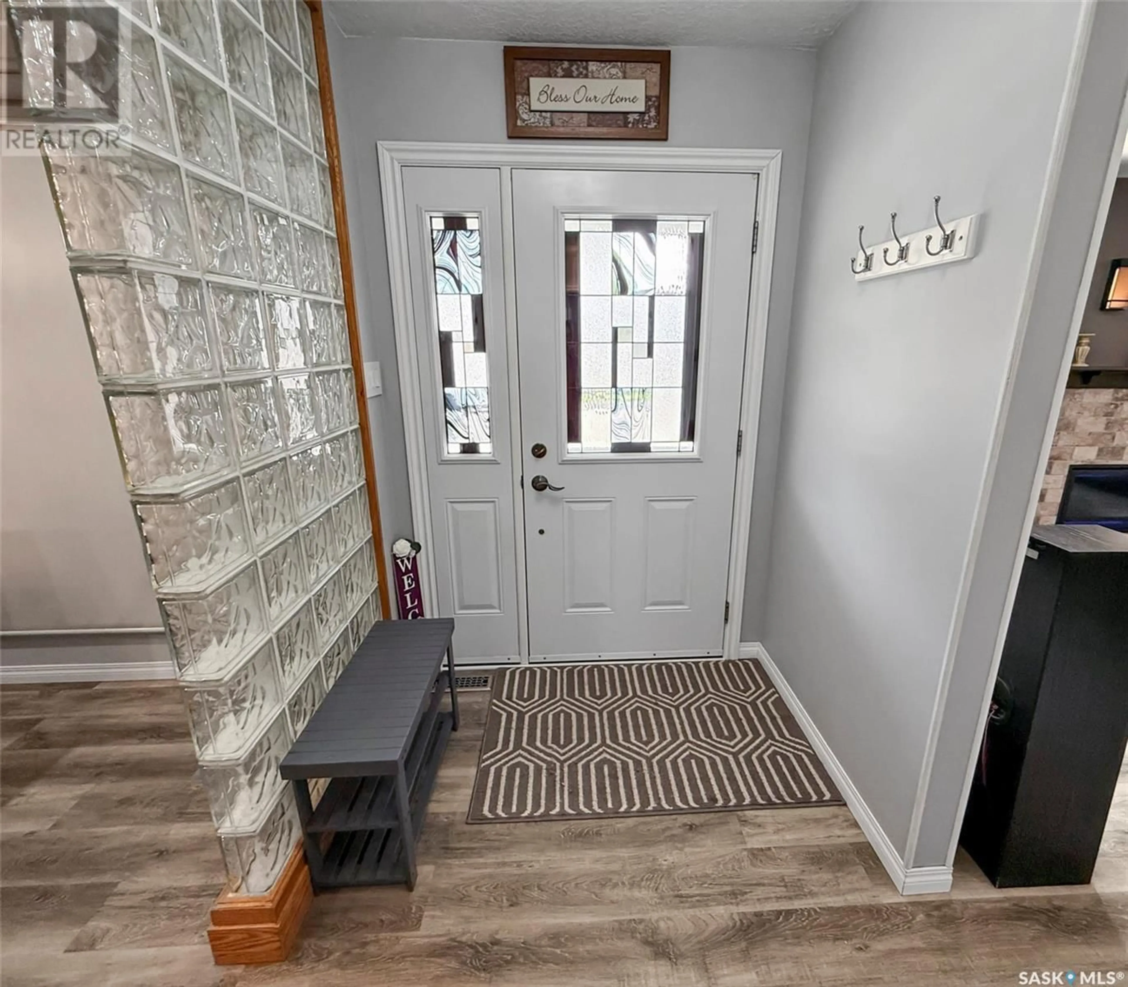 Indoor entryway for 396 WALSH TRAIL, Swift Current Saskatchewan S9H4N2