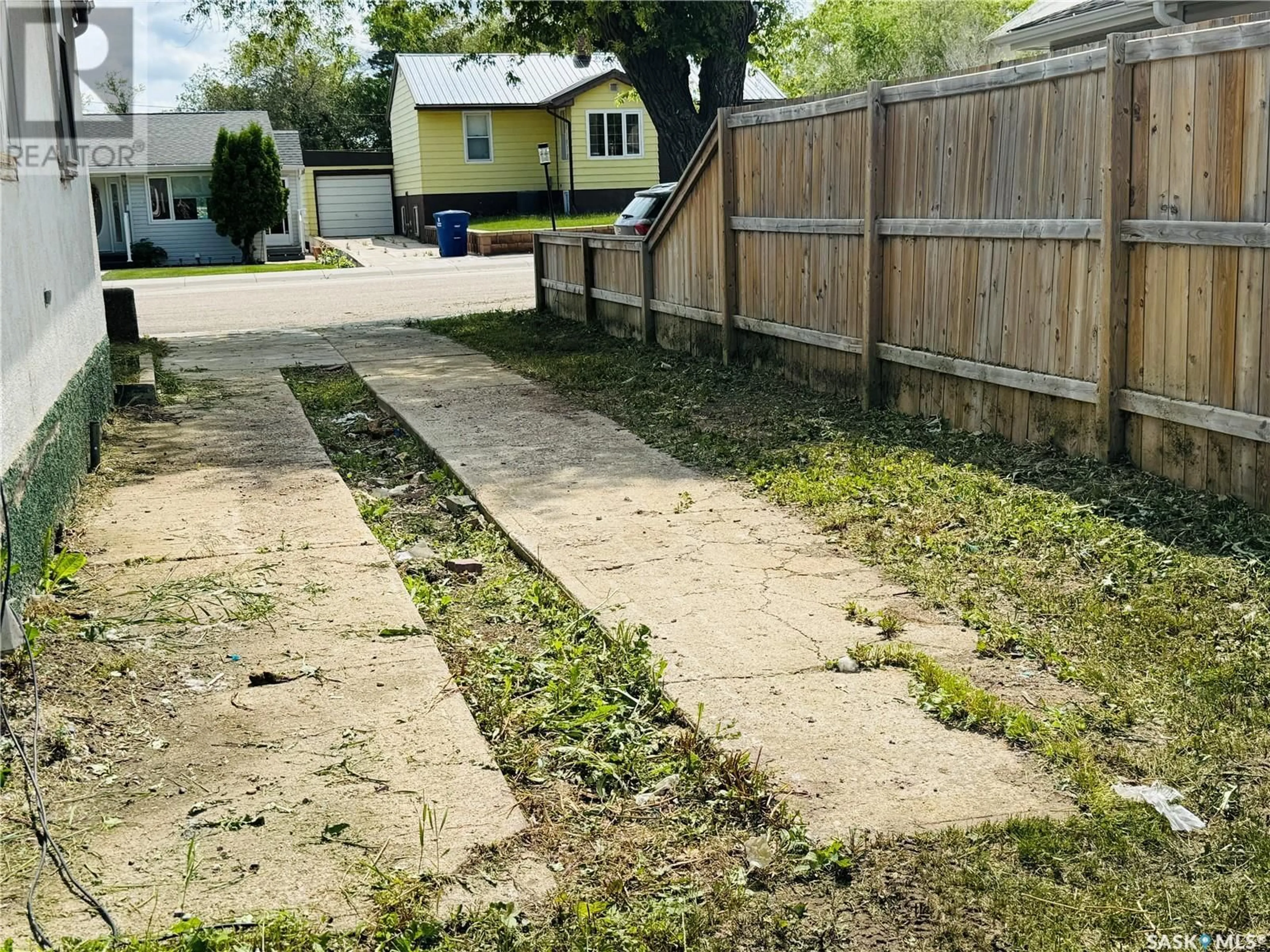 A pic from outside/outdoor area/front of a property/back of a property/a pic from drone, street for 211 4TH AVENUE, Biggar Saskatchewan S0K0M0