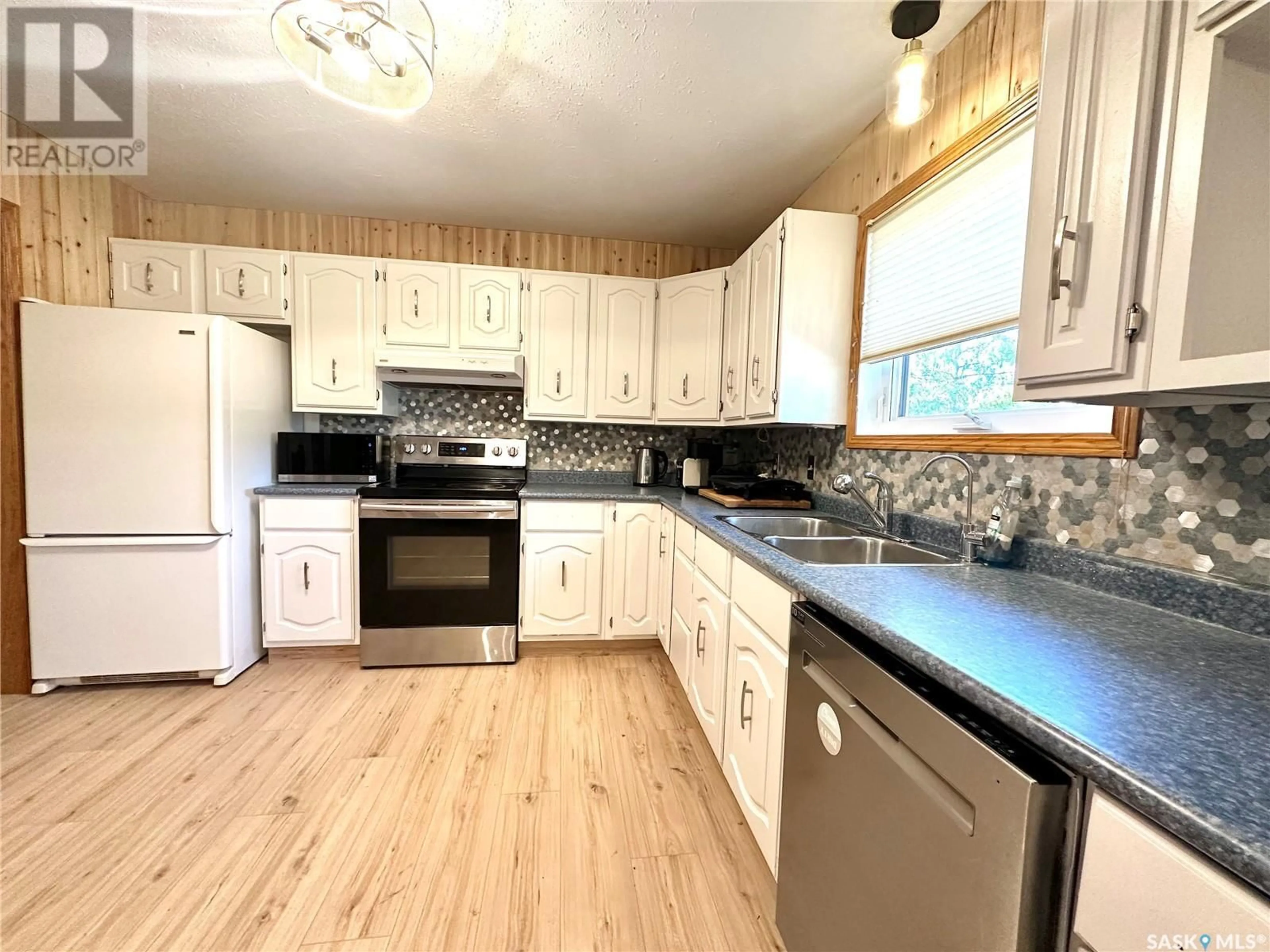 Open concept kitchen, unknown for 2503 CARDINAL CRESCENT, North Battleford Saskatchewan S9A3X2