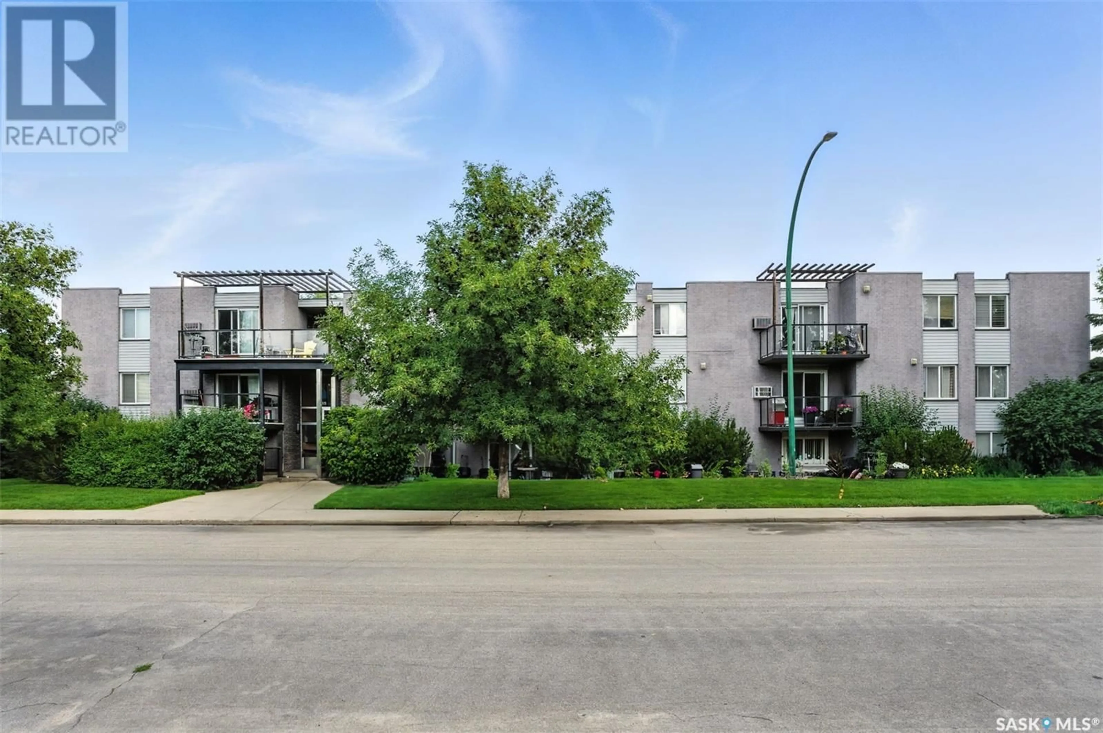 Patio, street for 41 315 EAST PLACE, Saskatoon Saskatchewan S7J2Y4