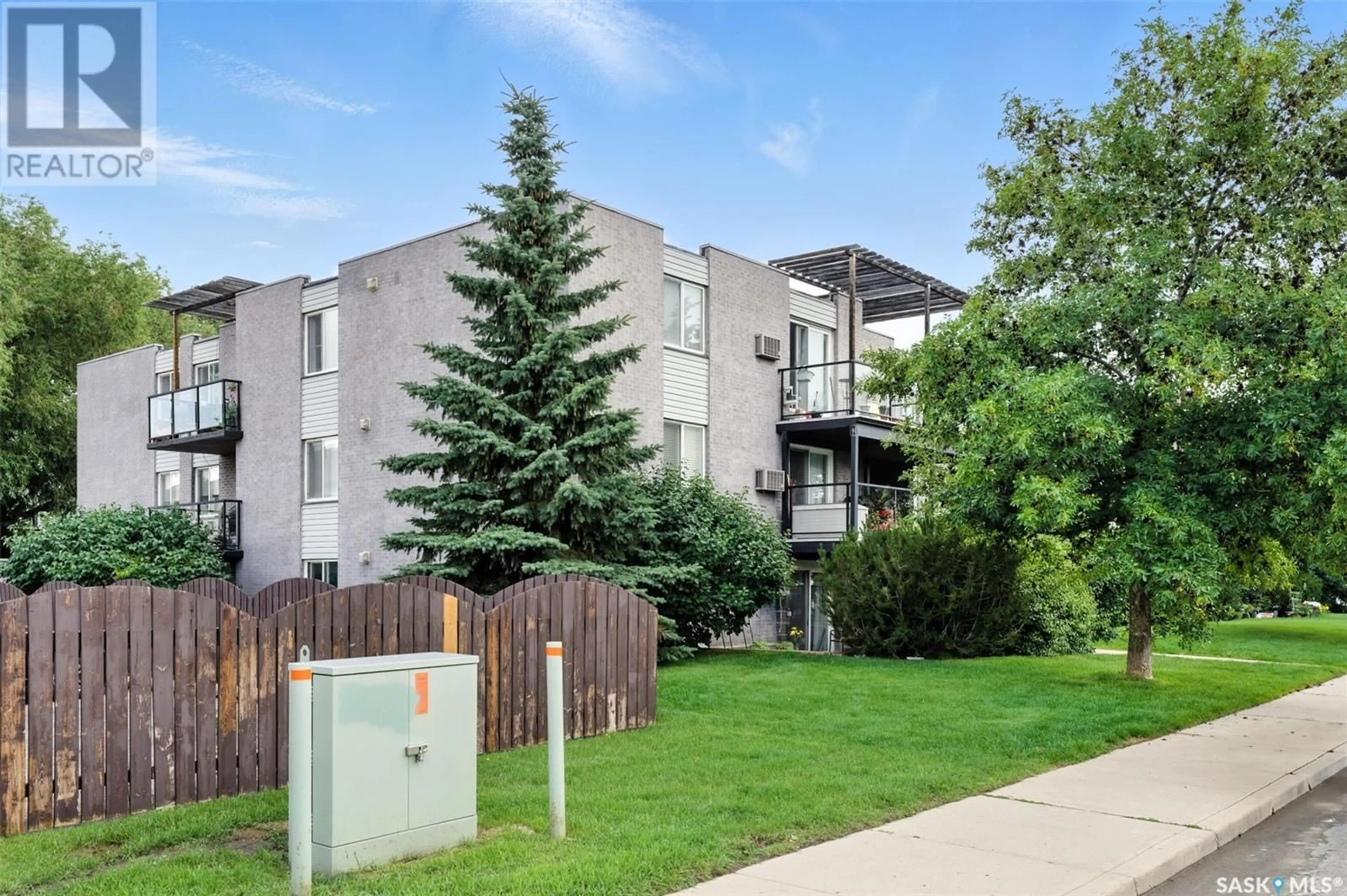 Patio, mountain view for 41 315 EAST PLACE, Saskatoon Saskatchewan S7J2Y4