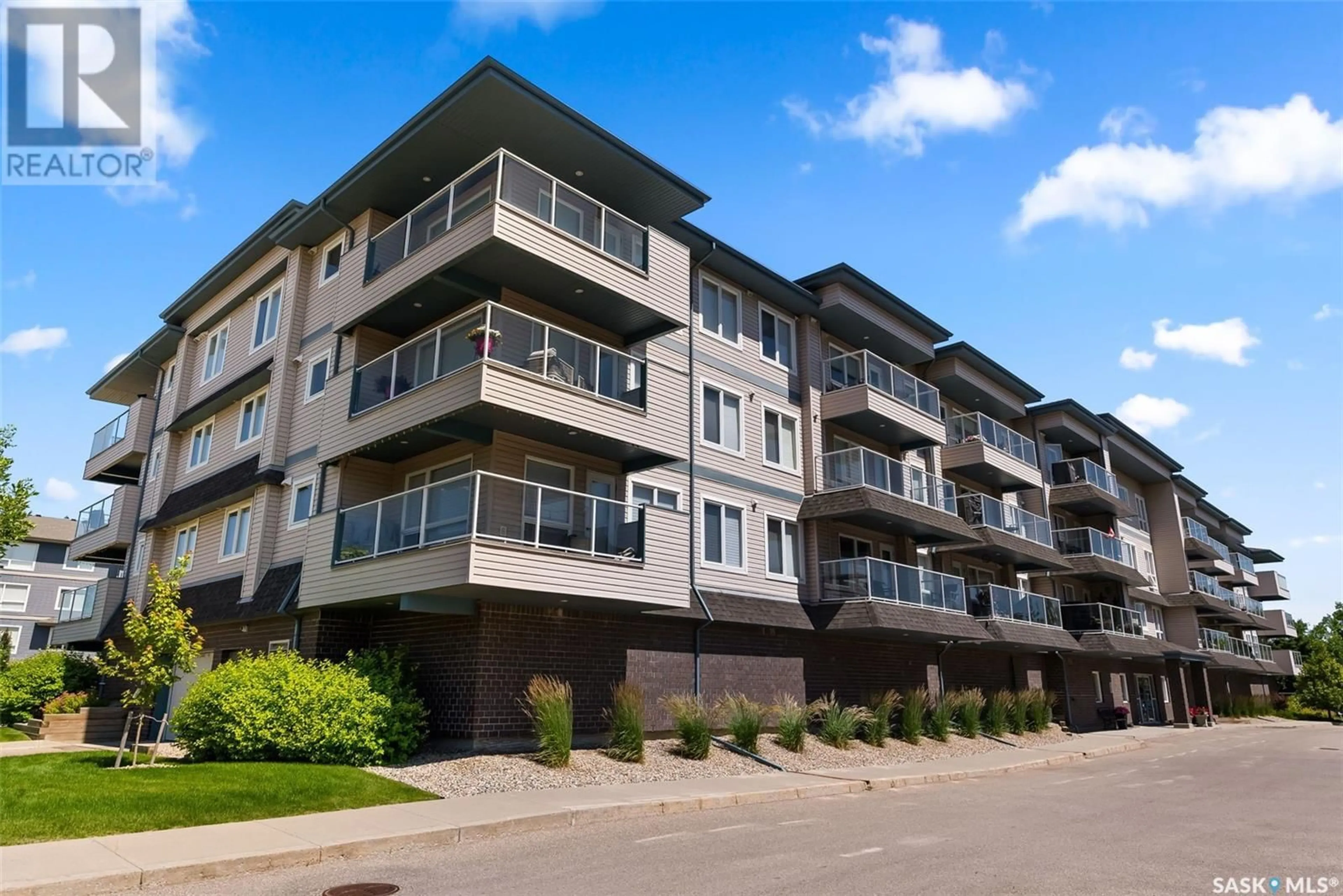 Patio, building for 110 2341 WINDSOR PARK ROAD, Regina Saskatchewan S4V1R7